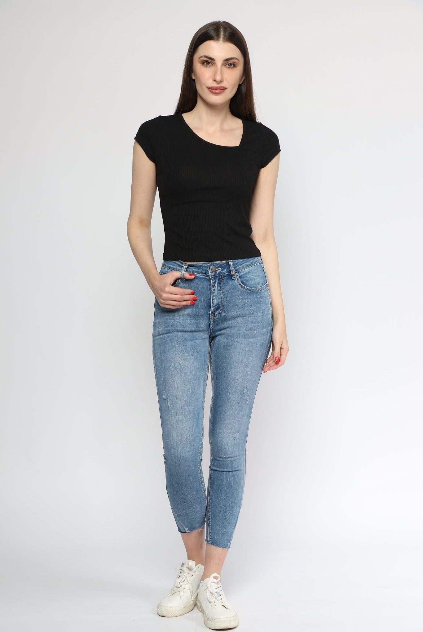 ميكا بلوزة ضيقة بأكمام قصيرة وفتحة جانبية نسائية