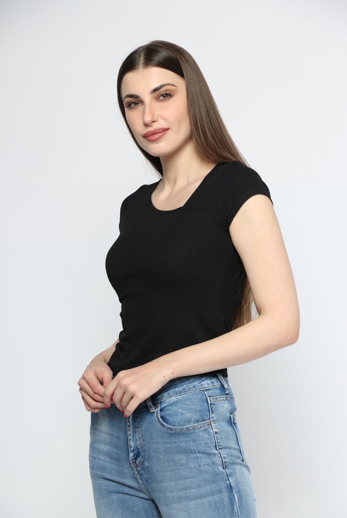 ميكا بلوزة ضيقة بأكمام قصيرة وفتحة جانبية نسائية