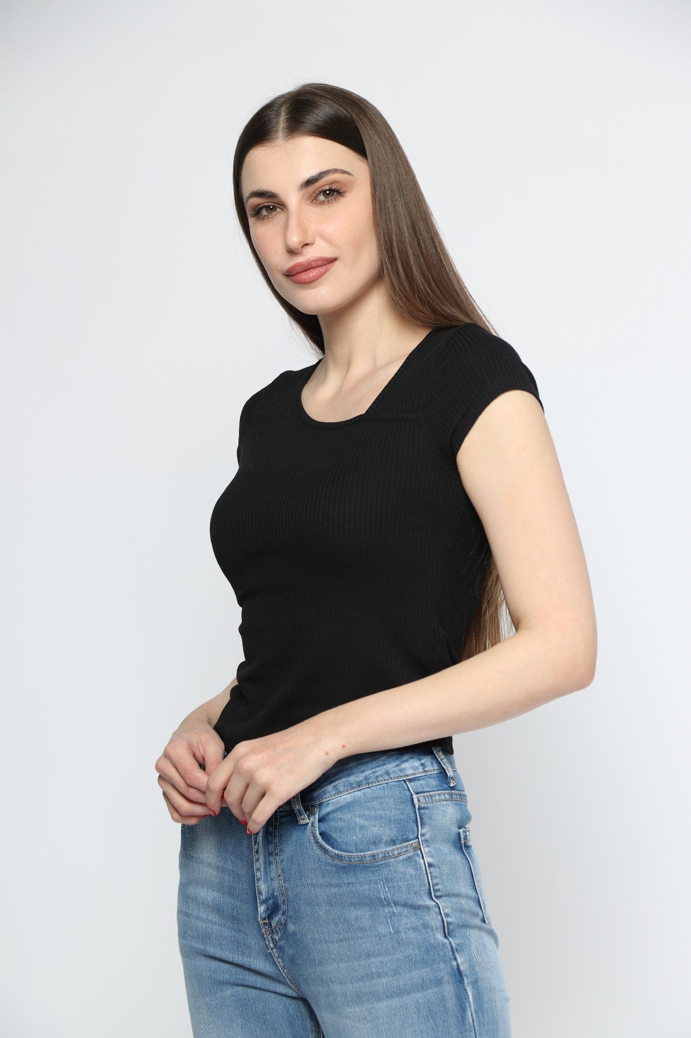 ميكا بلوزة ضيقة بأكمام قصيرة وفتحة جانبية نسائية