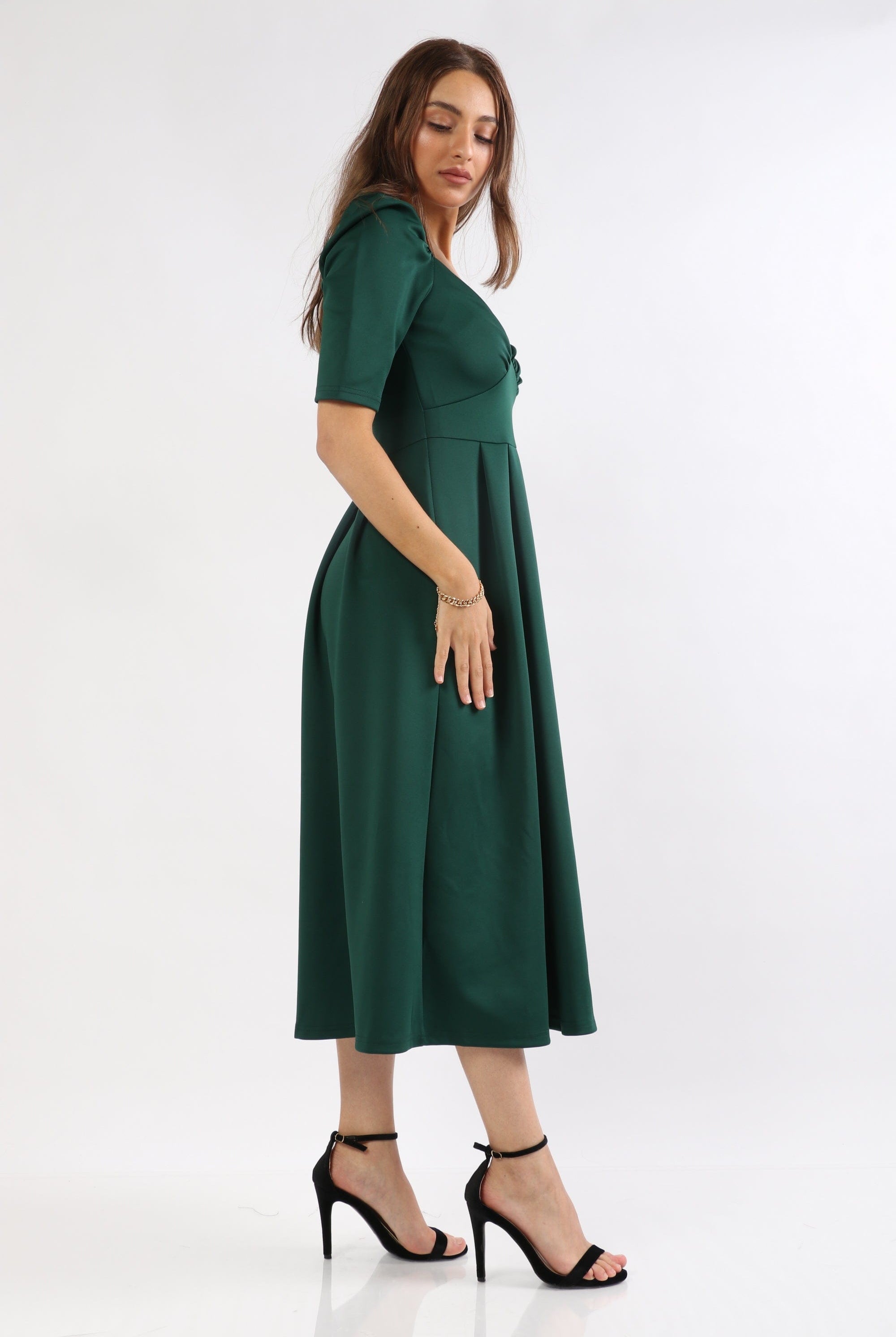 ميكا فستان ميدي سادة كلاسيك بكم قصير