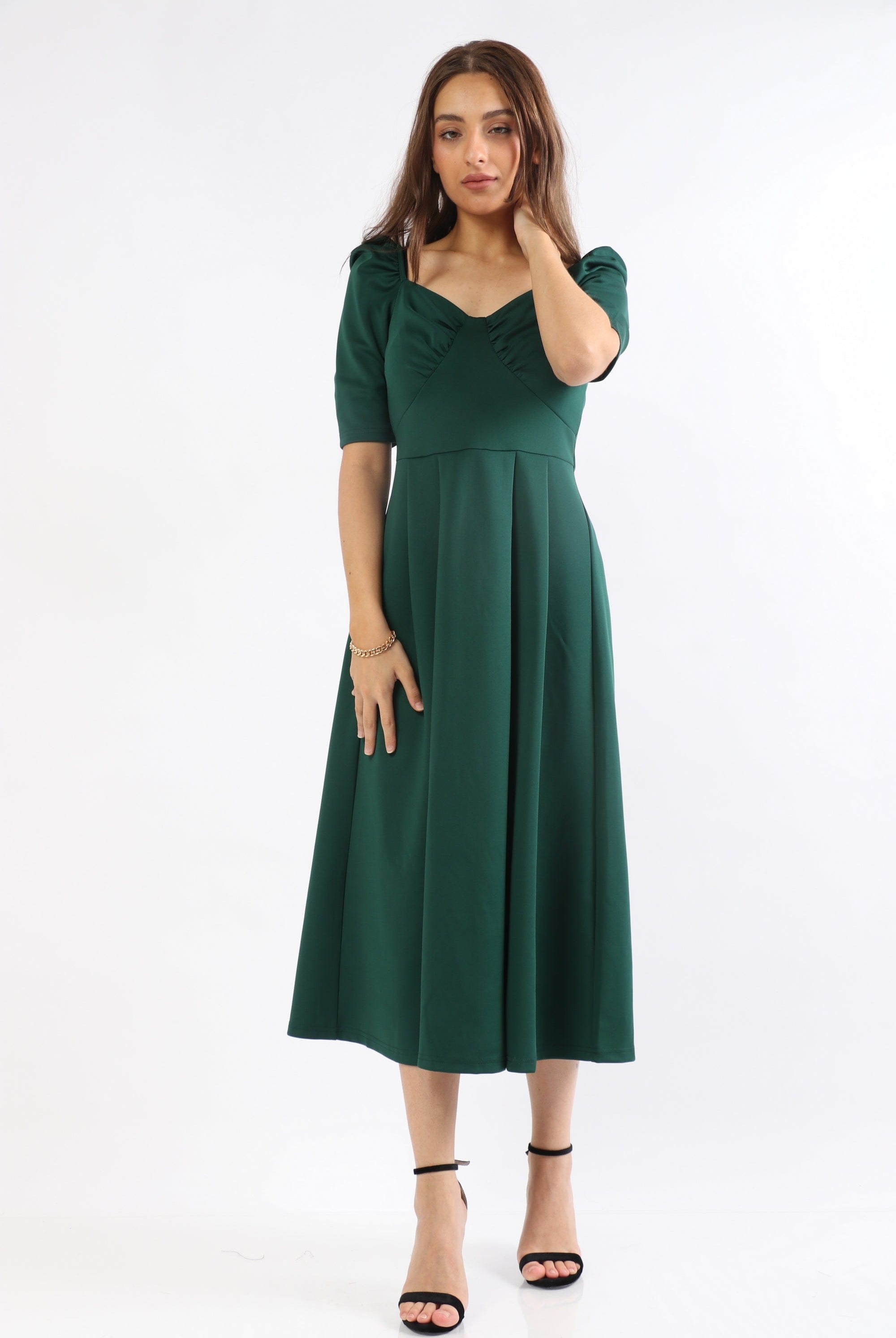 ميكا فستان ميدي سادة كلاسيك بكم قصير