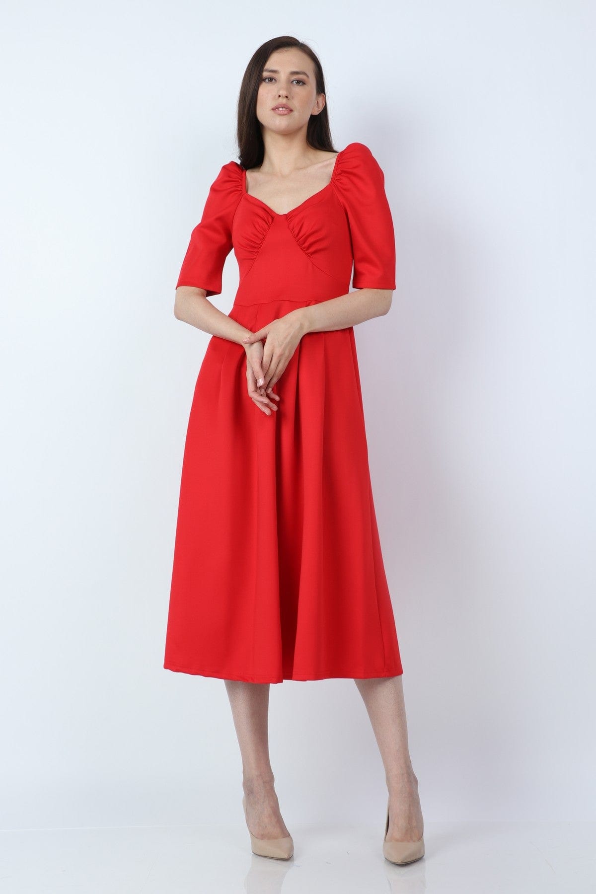 ميكا فستان ميدي سادة كلاسيك بكم قصير