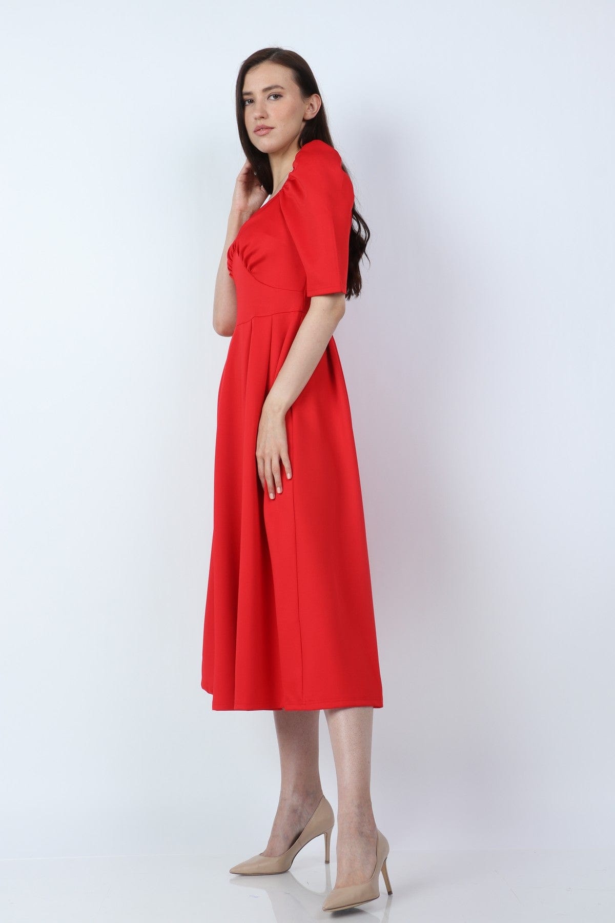 ميكا فستان ميدي سادة كلاسيك بكم قصير