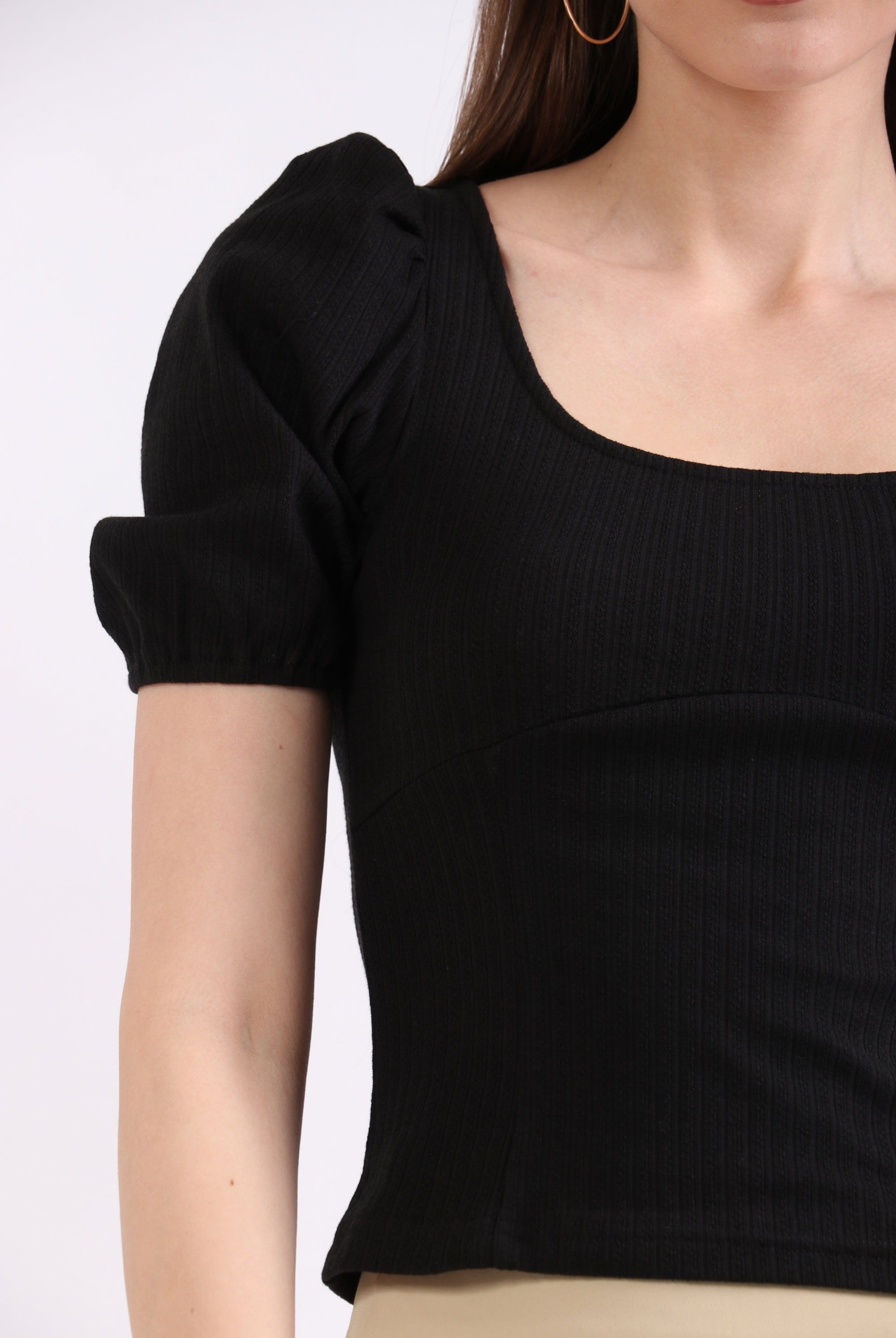 ميكا بلوزة قصيرة بأكمام منفوخة