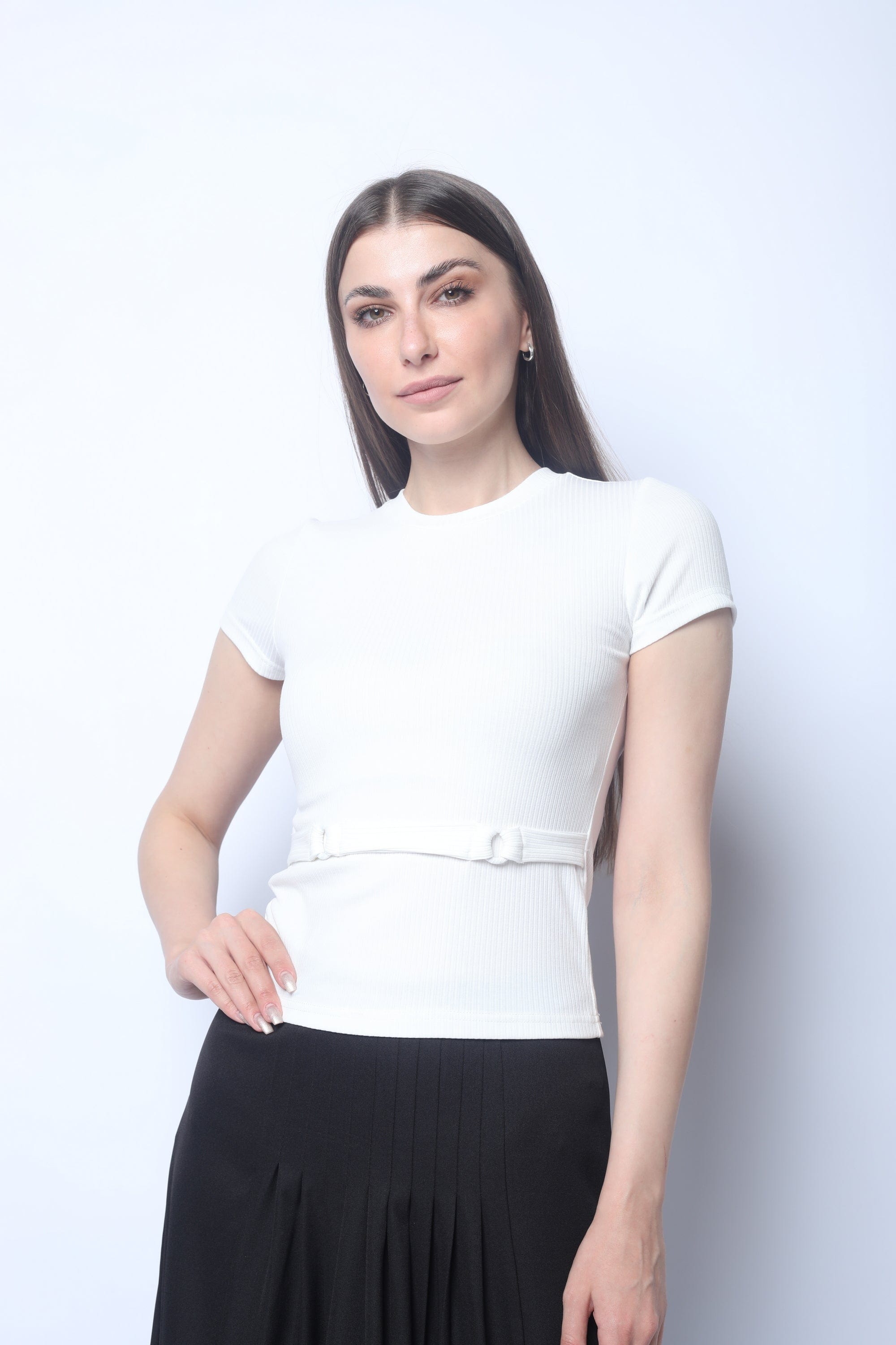 ميكا بلوزة بأكمام قصيرة مزين بحزام خصر