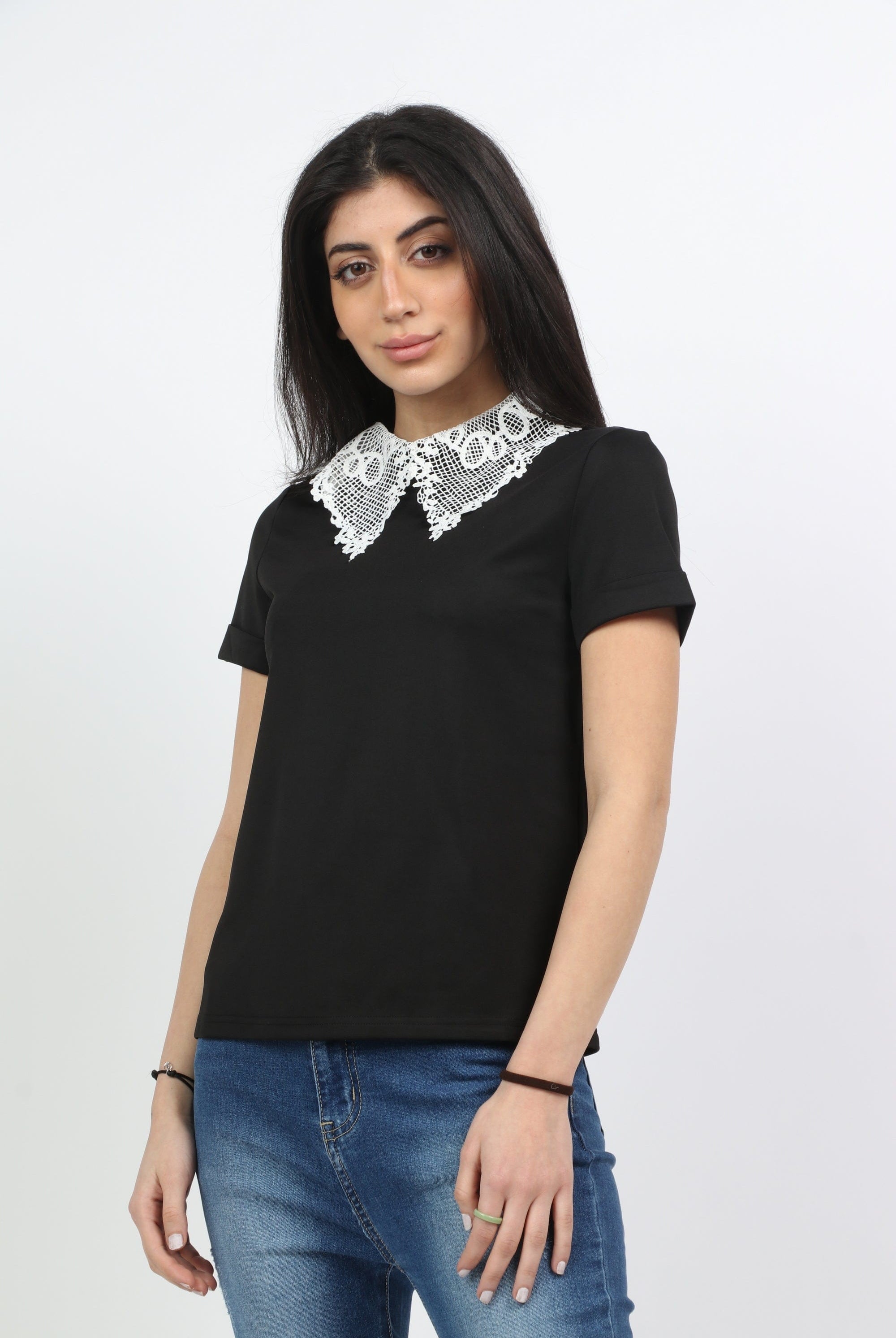 ميكا بلوزة سادة بياقة دانتيل كم قصير نسائي