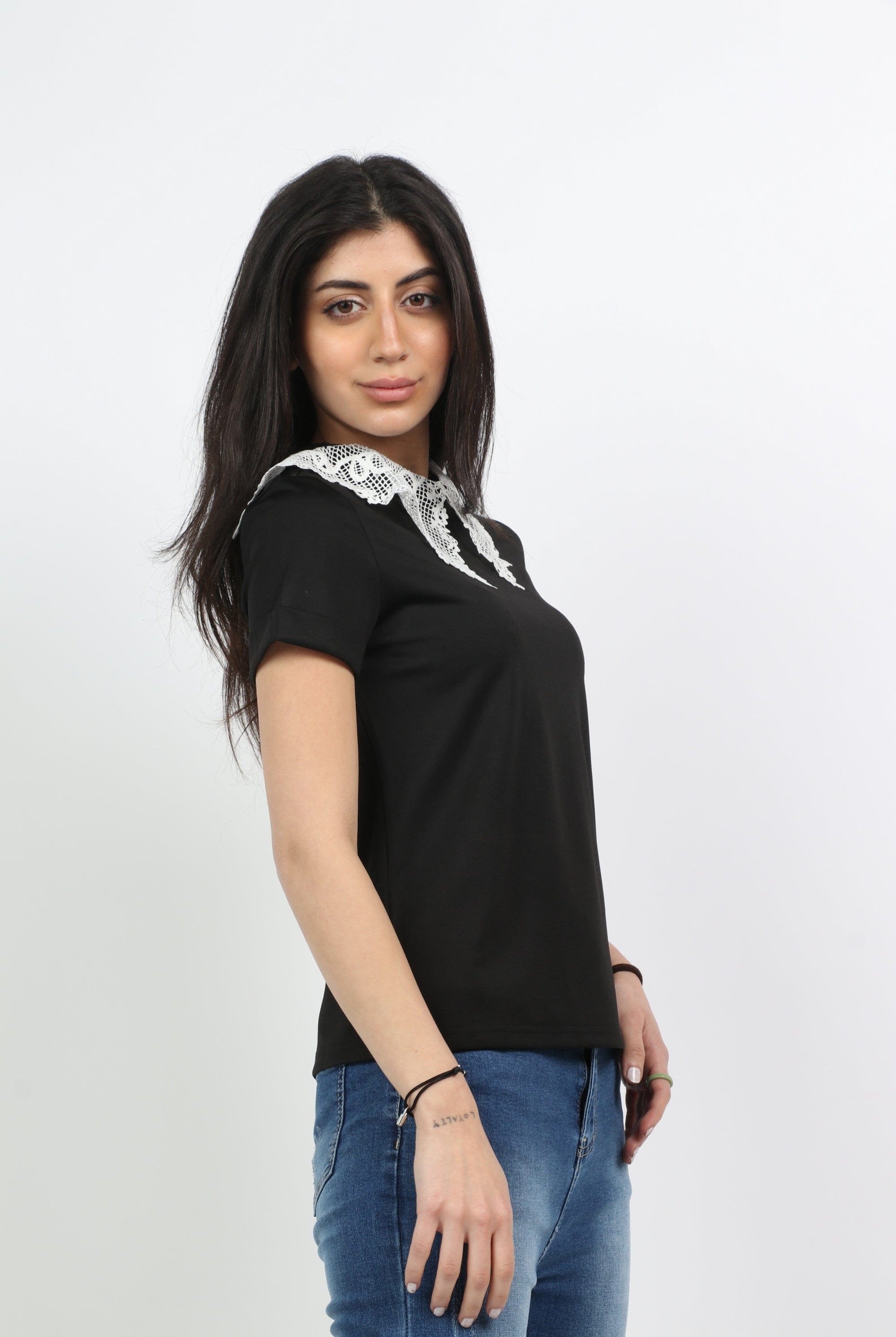 ميكا بلوزة سادة بياقة دانتيل كم قصير نسائي