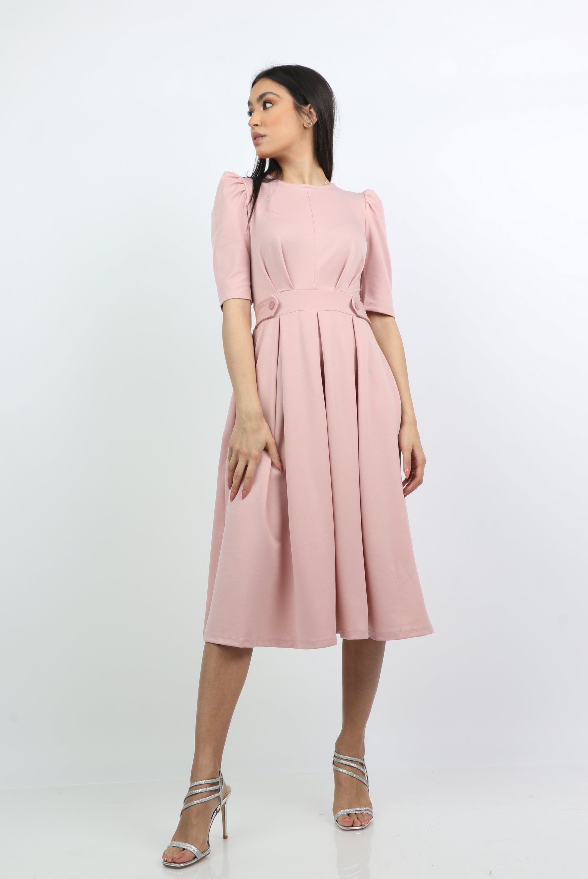 ميكا فستان ميدي مزين بحزامين جانبيين بأكمام بف قصيرة