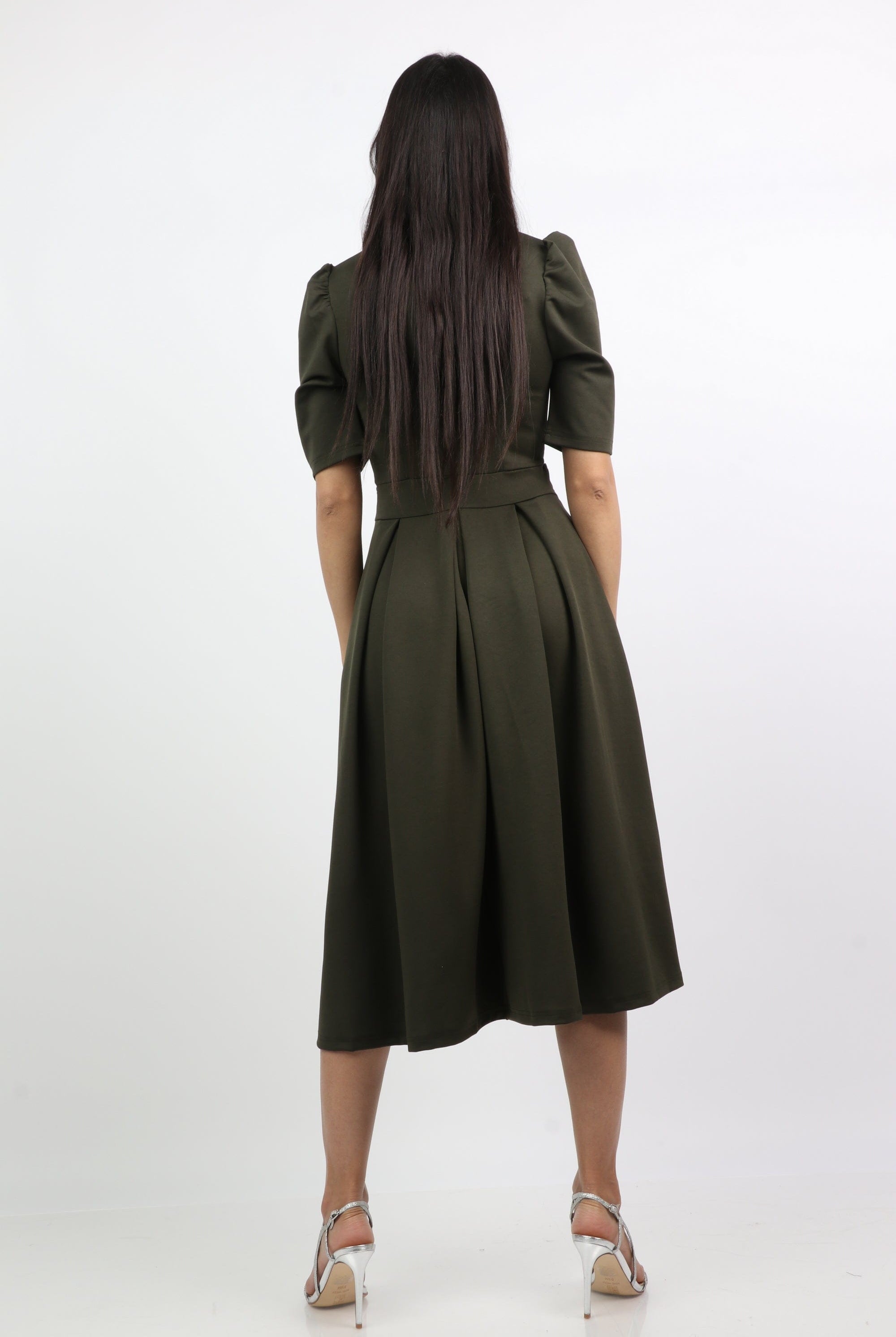 ميكا فستان ميدي مزين بحزامين جانبيين بأكمام بف قصيرة