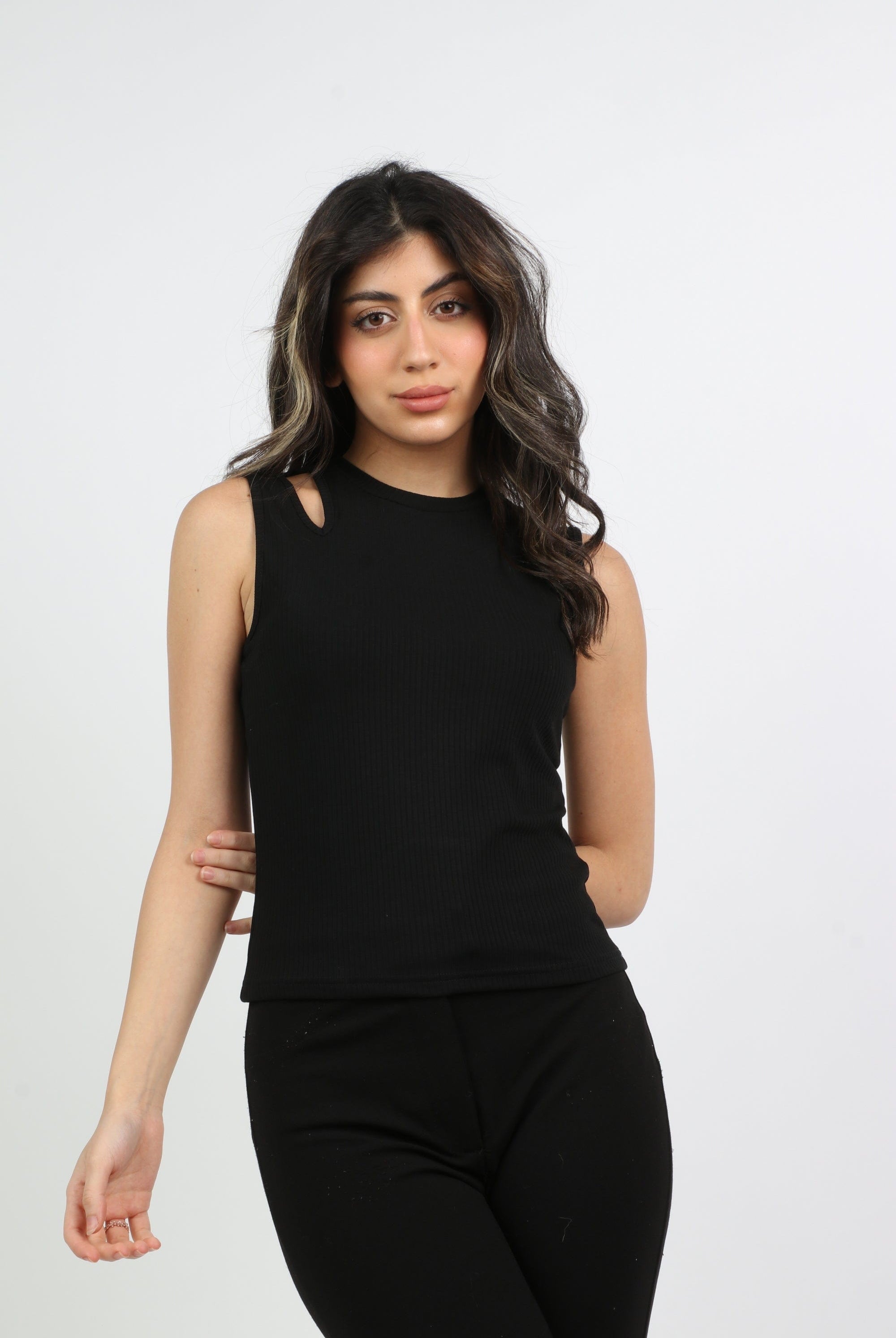 ميكا بلوزة كت برقبة دائرية وفتحى على الكتف نسائي