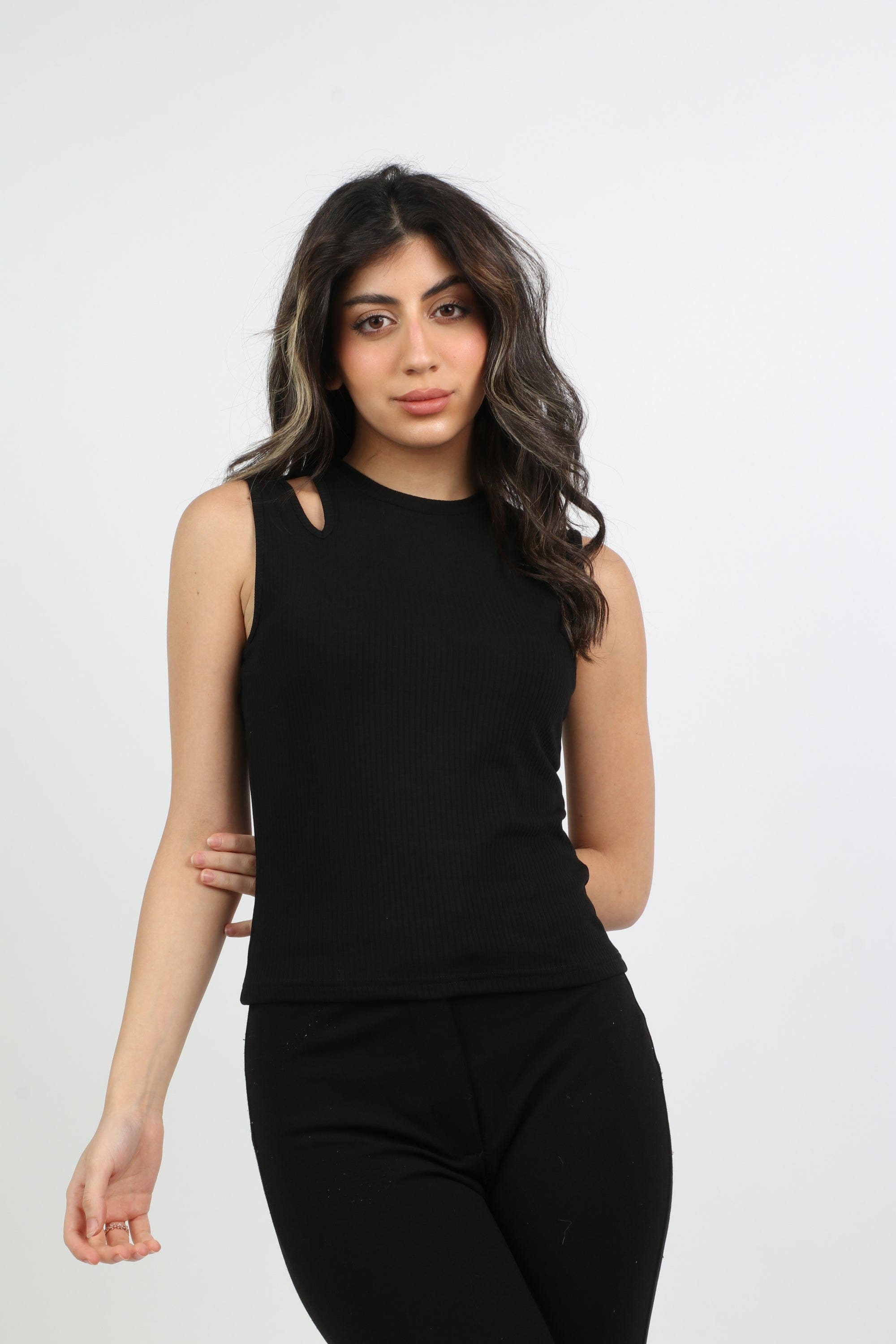 ميكا بلوزة كت برقبة دائرية وفتحى على الكتف نسائي