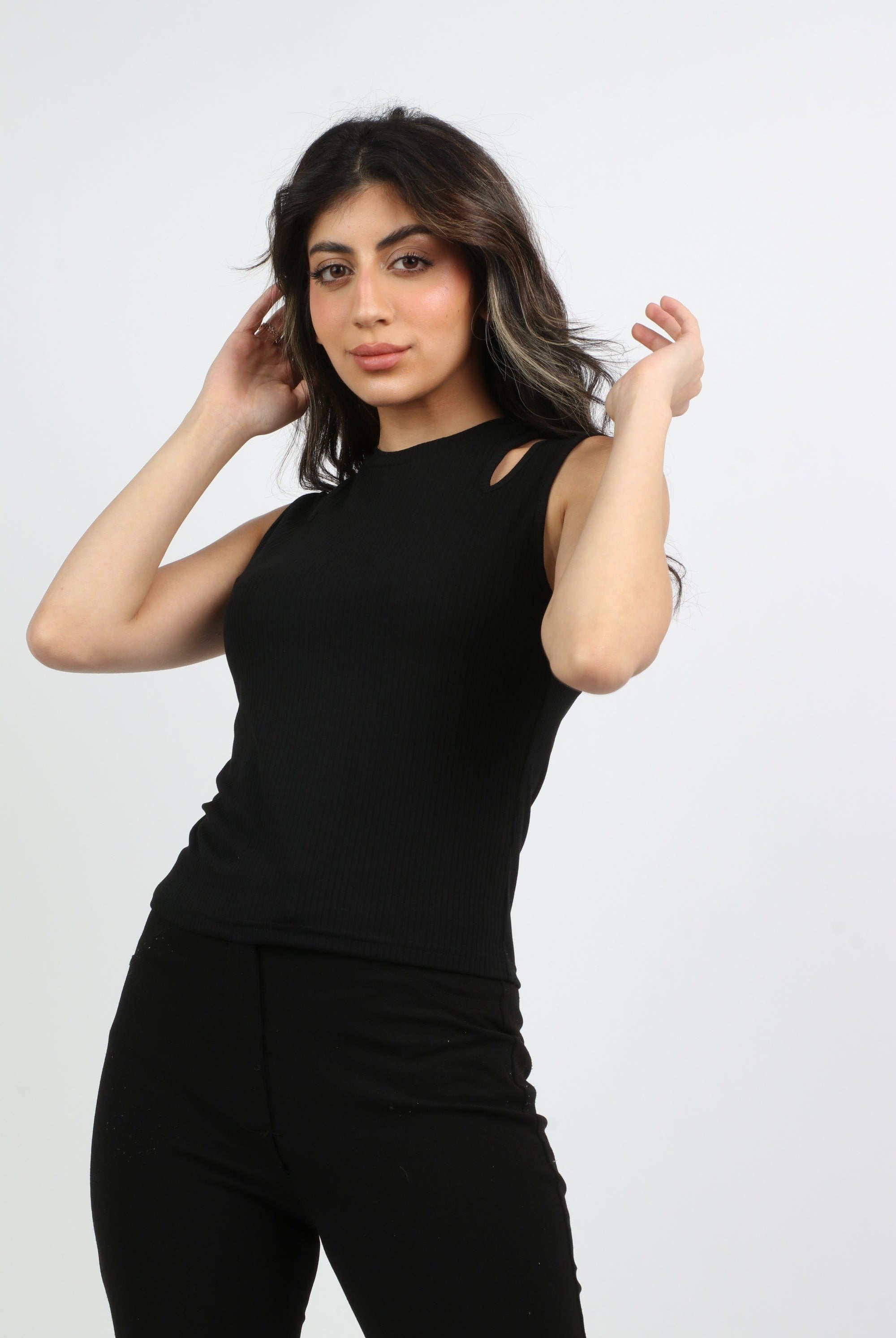 ميكا بلوزة كت برقبة دائرية وفتحى على الكتف نسائي