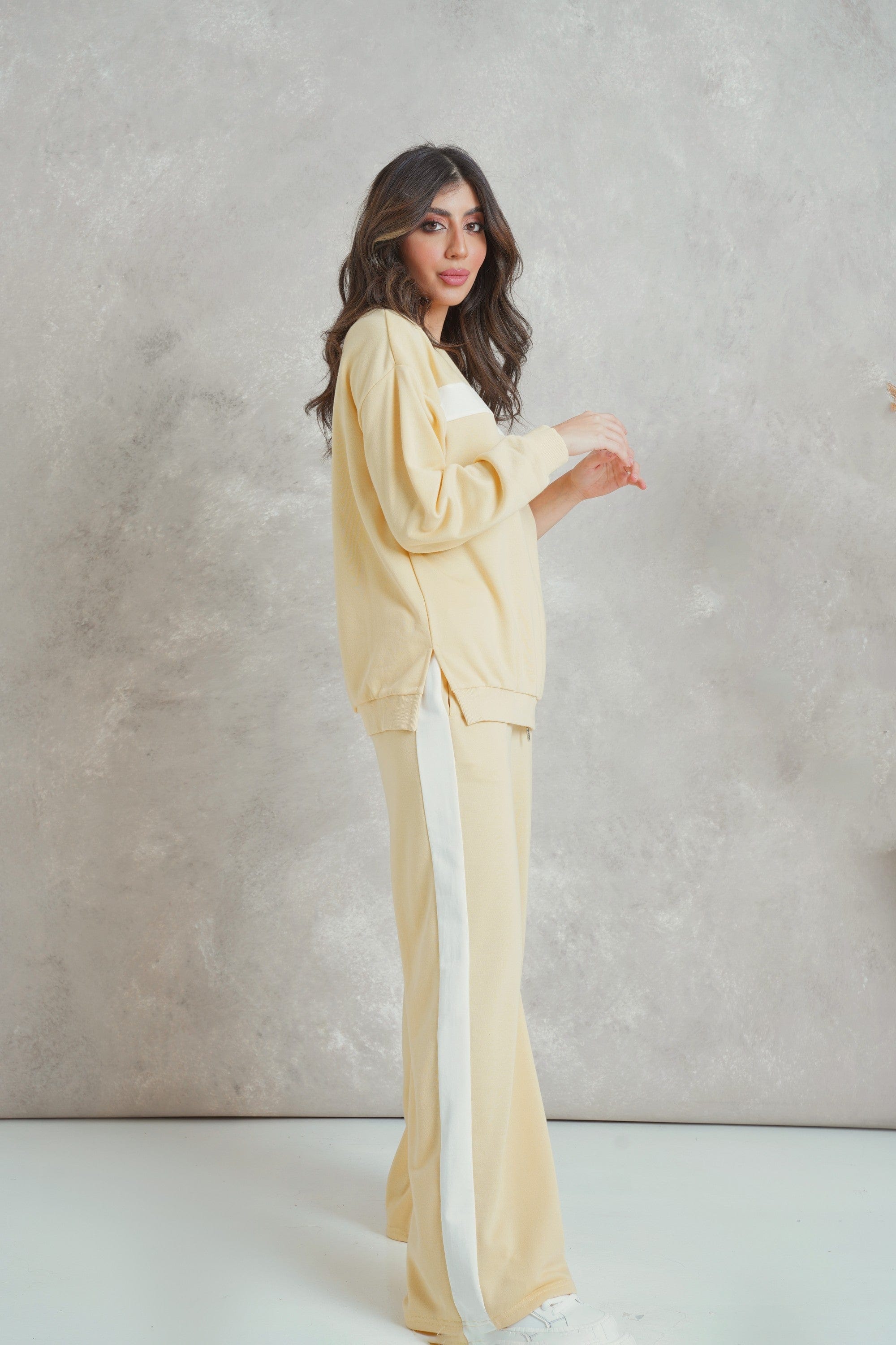 ميكا بلوزة قطنية برقبة دائرية كم طويل نسائي