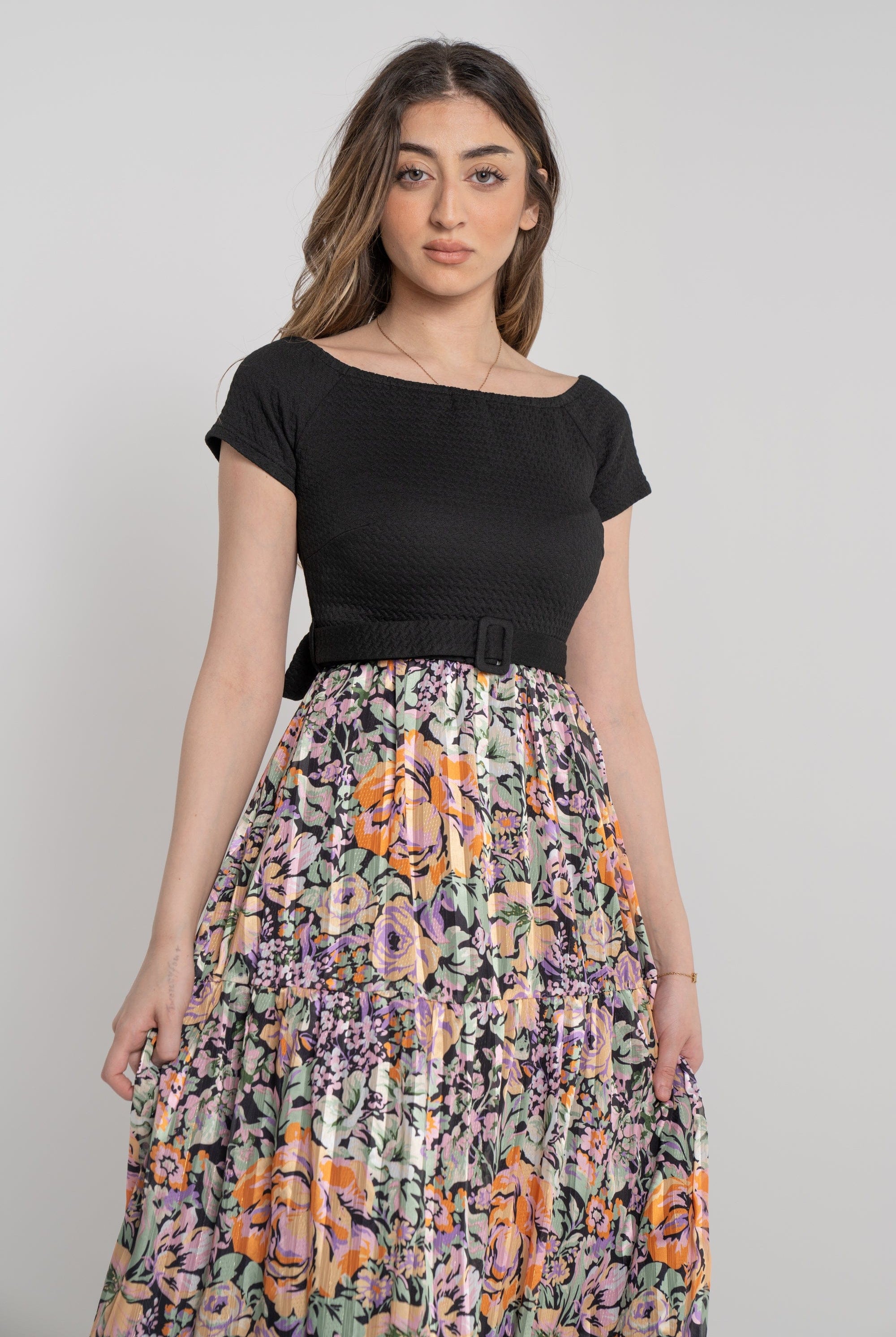 ميكا فستان ميدي بأكمام قصيرة مزين بليسية مشجر