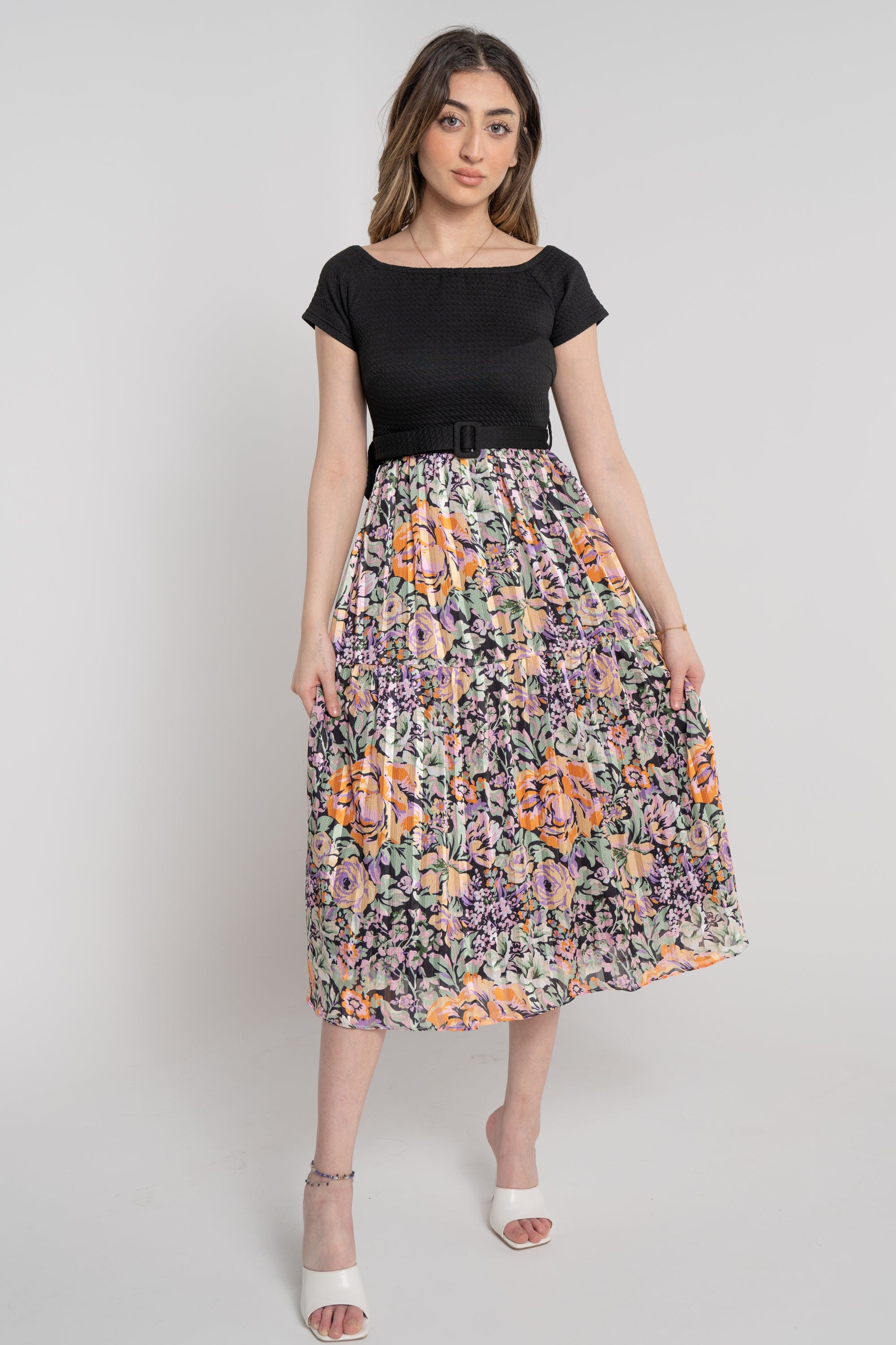 ميكا فستان ميدي بأكمام قصيرة مزين بليسية مشجر