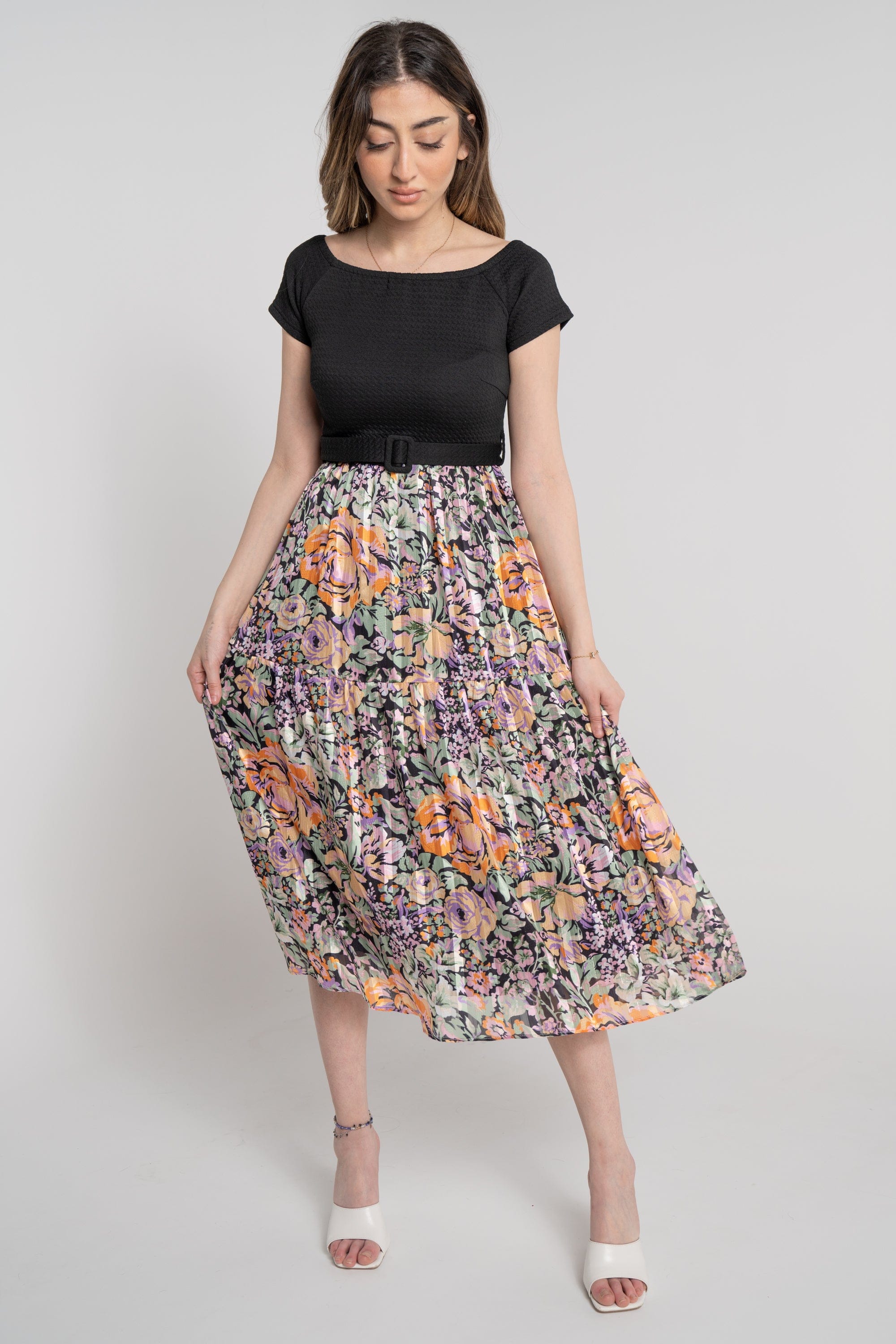 ميكا فستان ميدي بأكمام قصيرة مزين بليسية مشجر