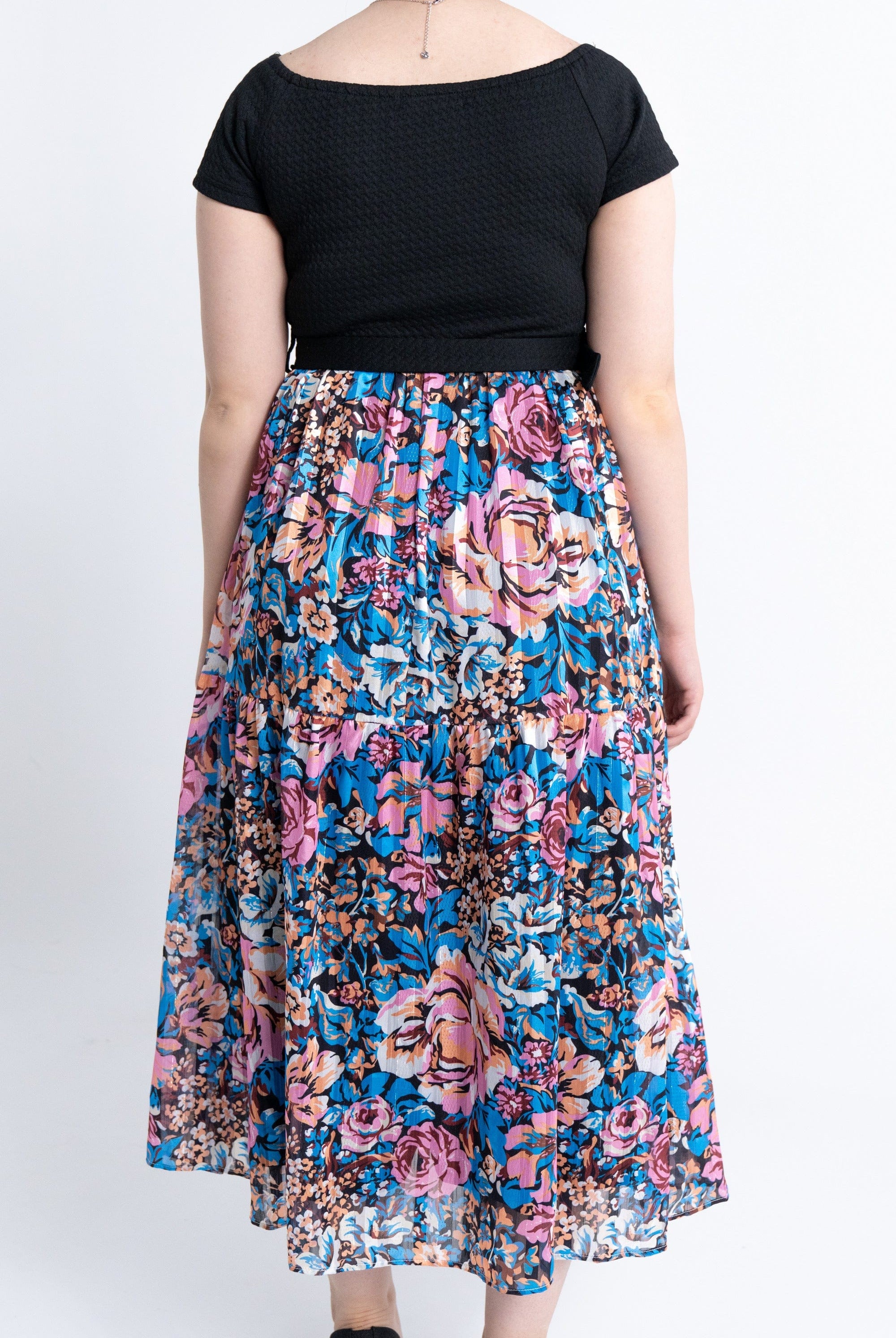 ميكا فستان ميدي بأكمام قصيرة مزين بليسية مشجر