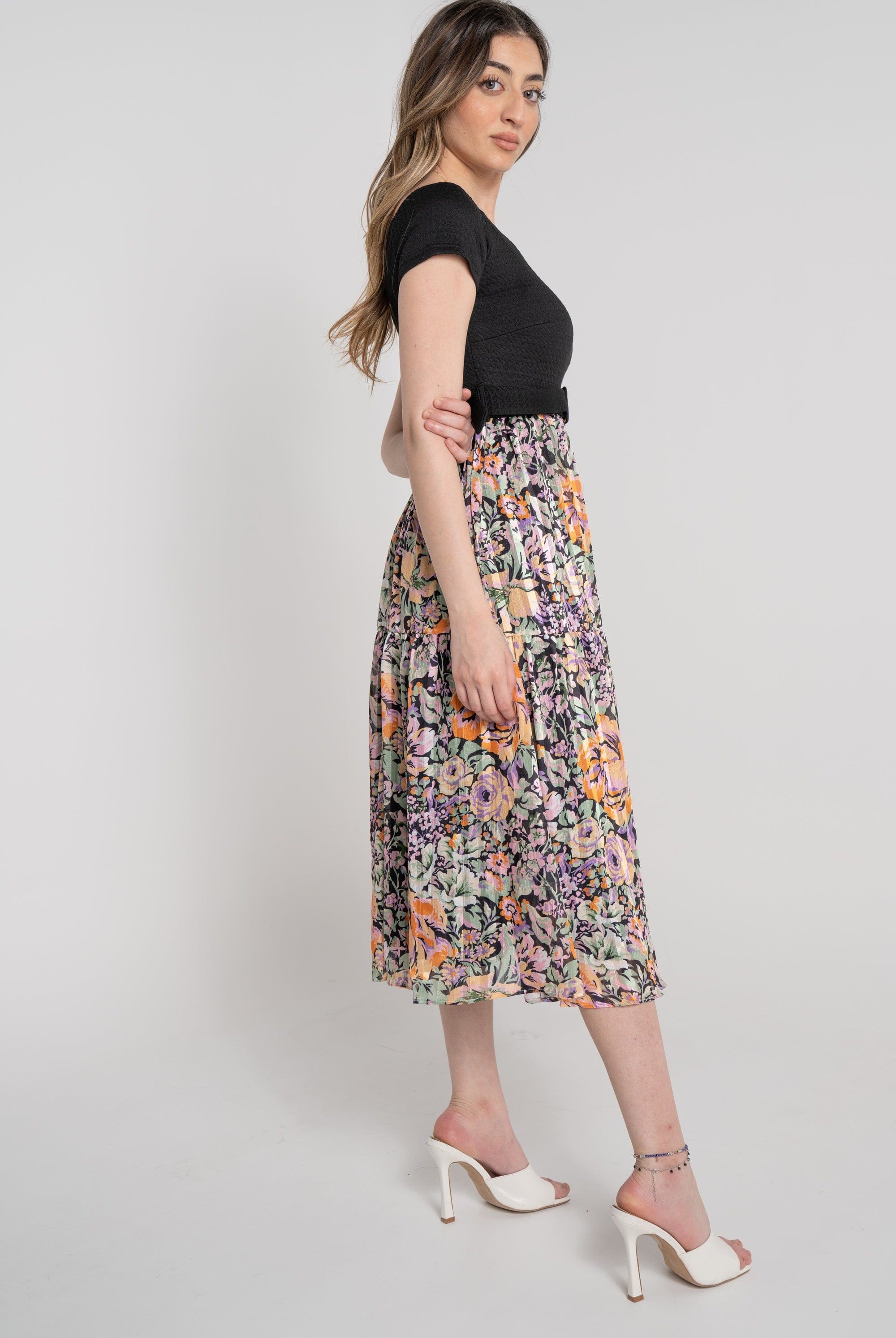 ميكا فستان ميدي بأكمام قصيرة مزين بليسية مشجر