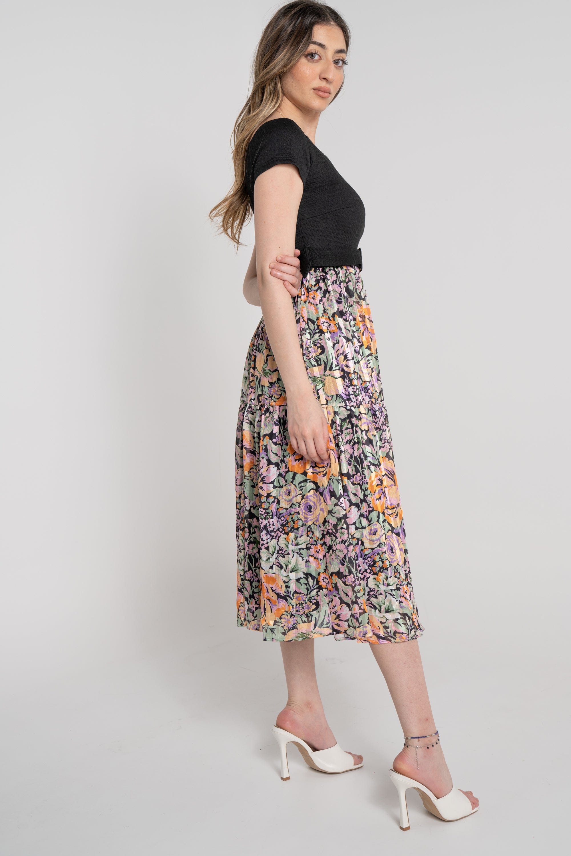 ميكا فستان ميدي بأكمام قصيرة مزين بليسية مشجر