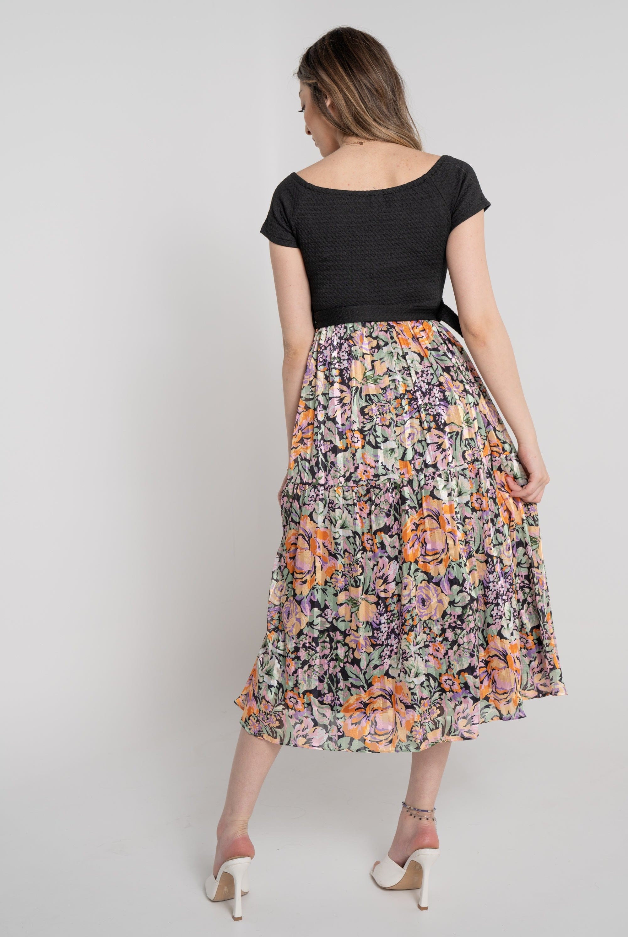 ميكا فستان ميدي بأكمام قصيرة مزين بليسية مشجر