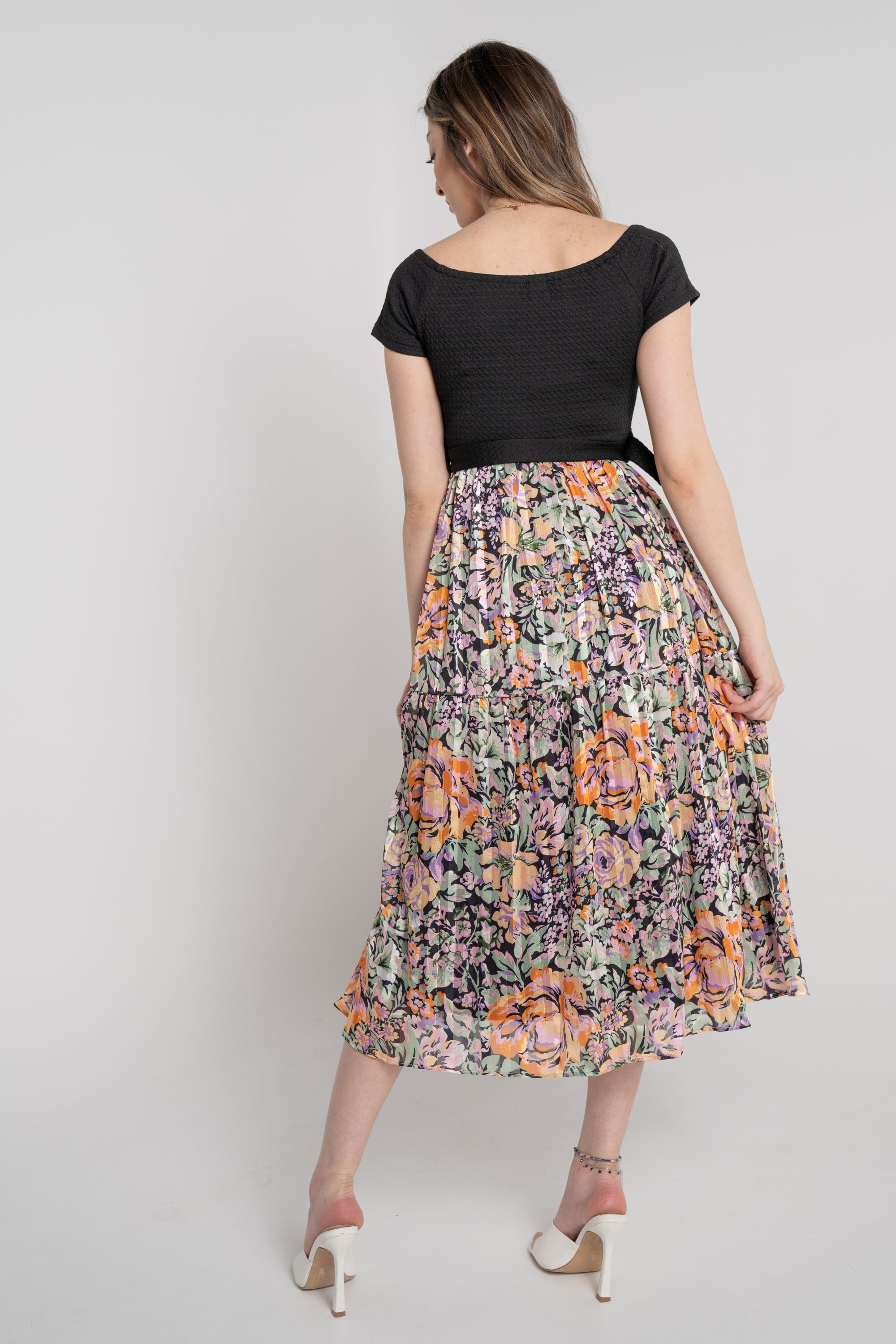 ميكا فستان ميدي بأكمام قصيرة مزين بليسية مشجر