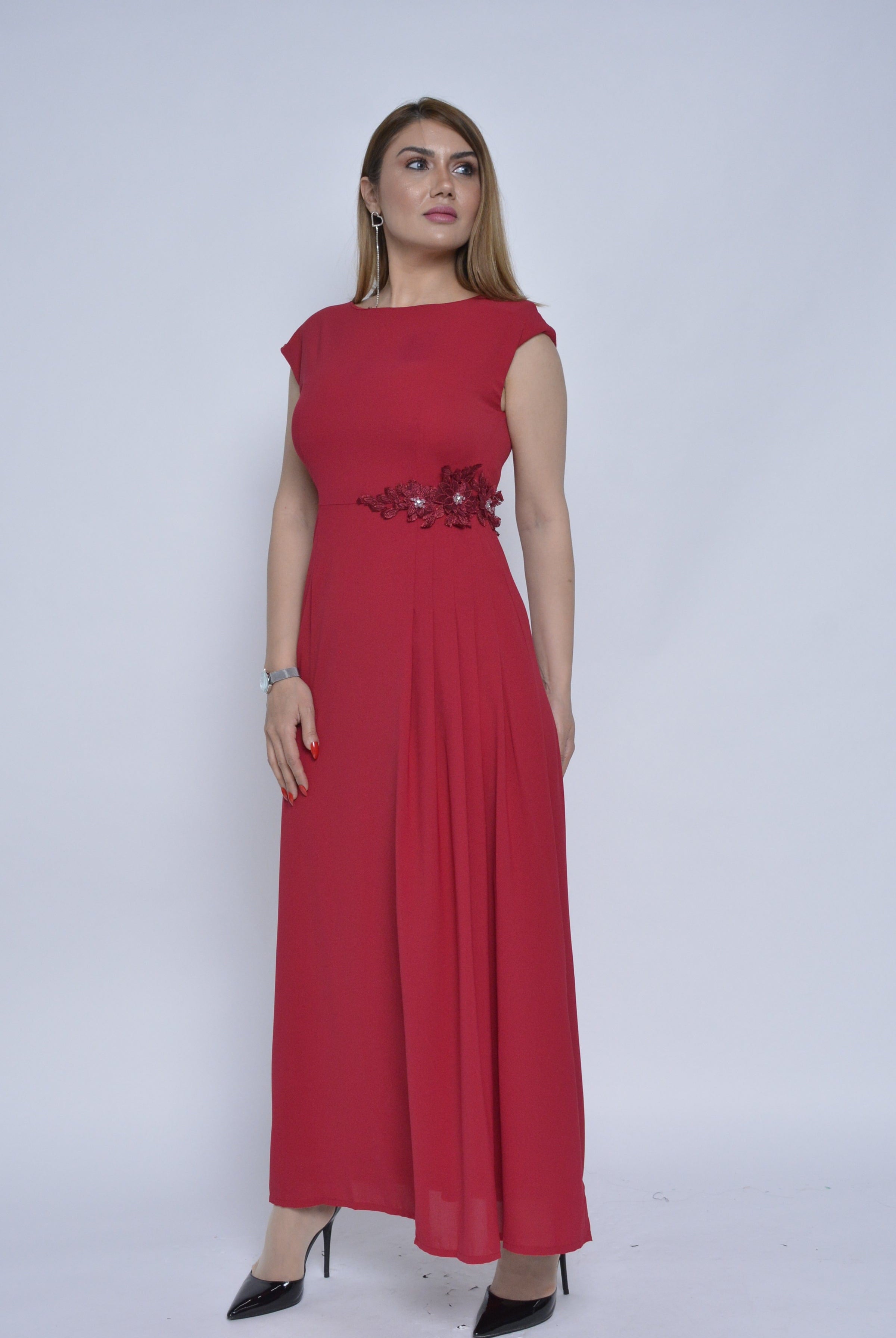 نتشي فستان ماكسي جذاب بدون أكمام مزين بوردة