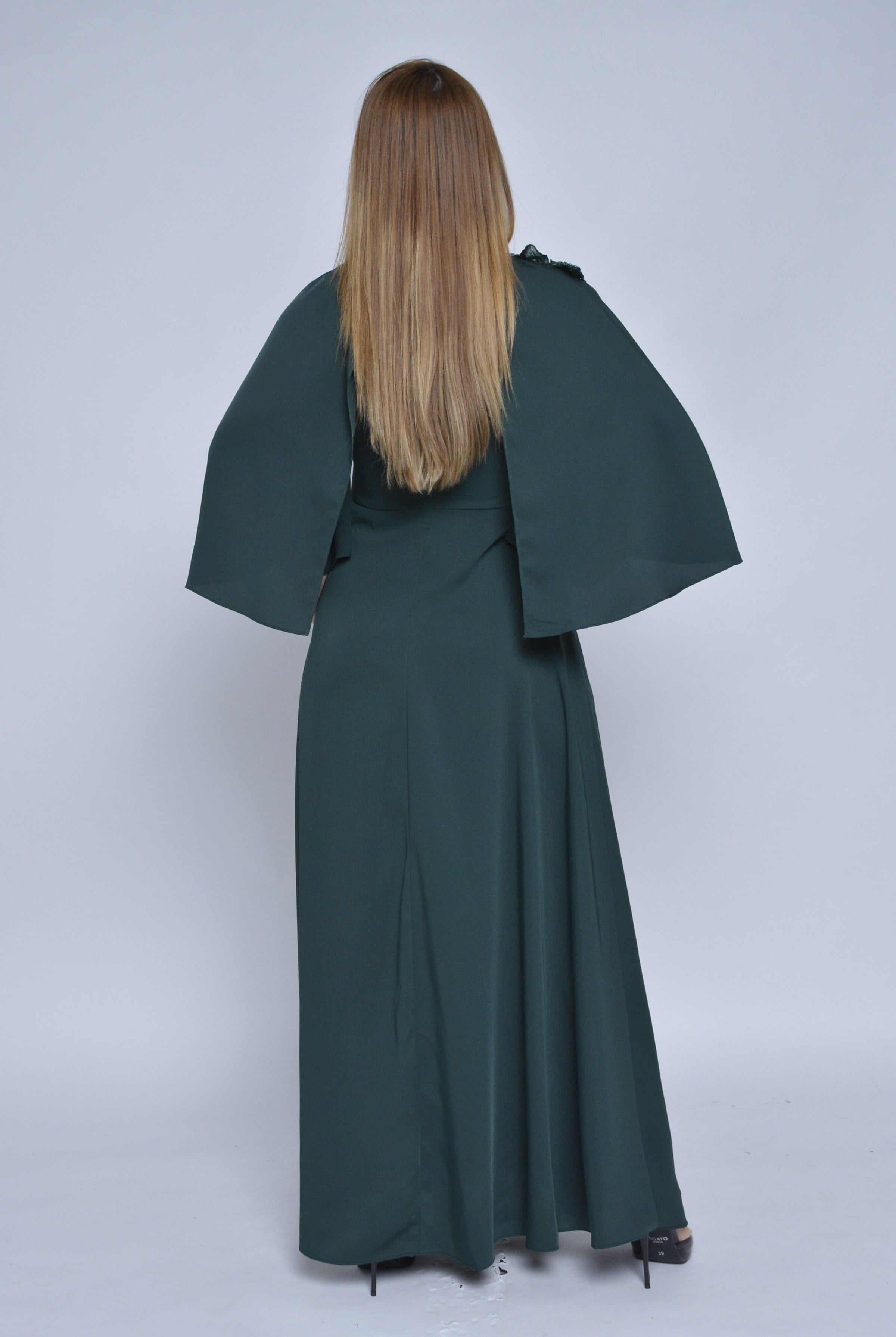 نتشي فستان طويل بكم طويل واسع فراشة