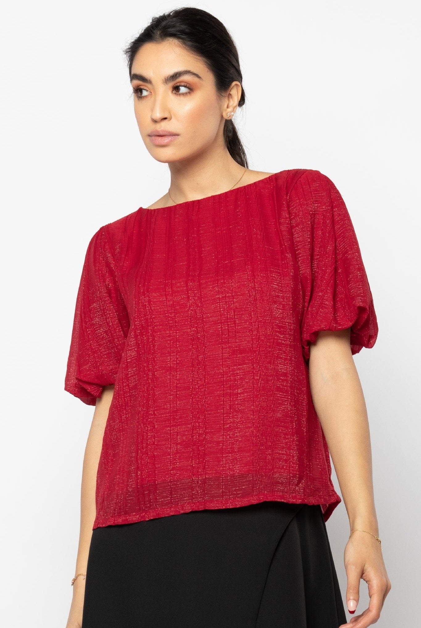 نتشي بلوزة لامعة بأكمام قصيرة بف