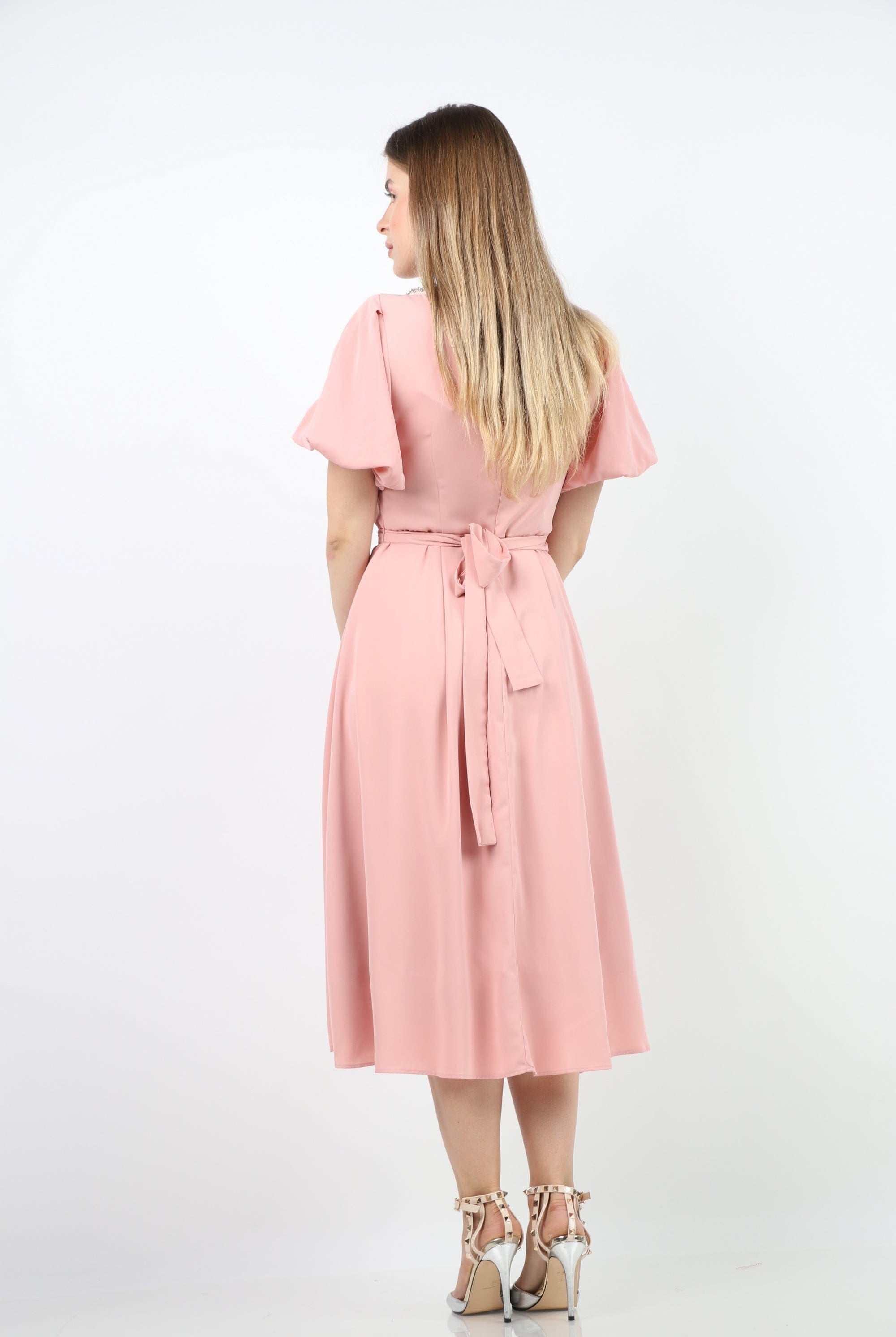 نتشي فستان ميدي كم قصير بف مزين بسوار رقبة