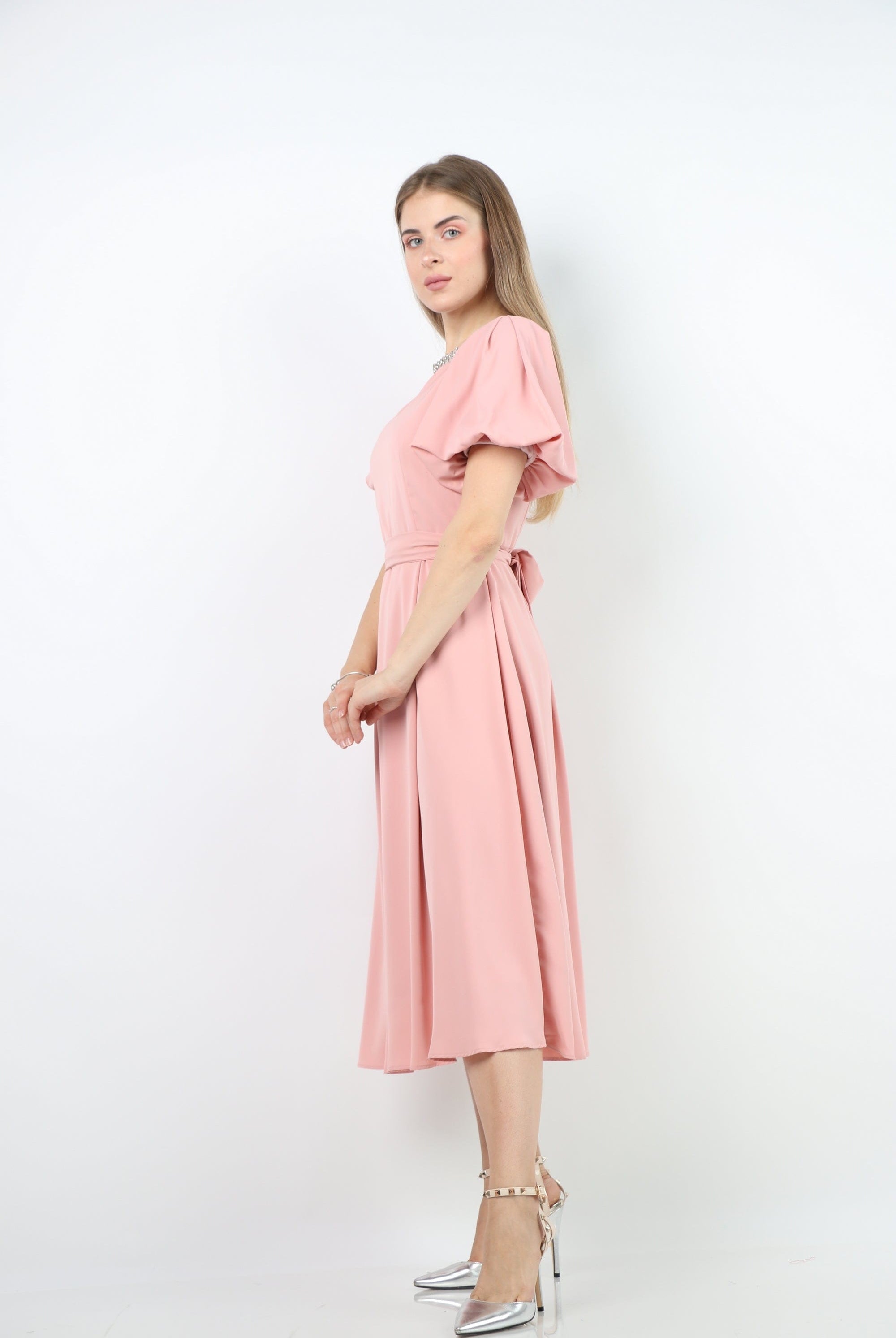 نتشي فستان ميدي كم قصير بف مزين بسوار رقبة