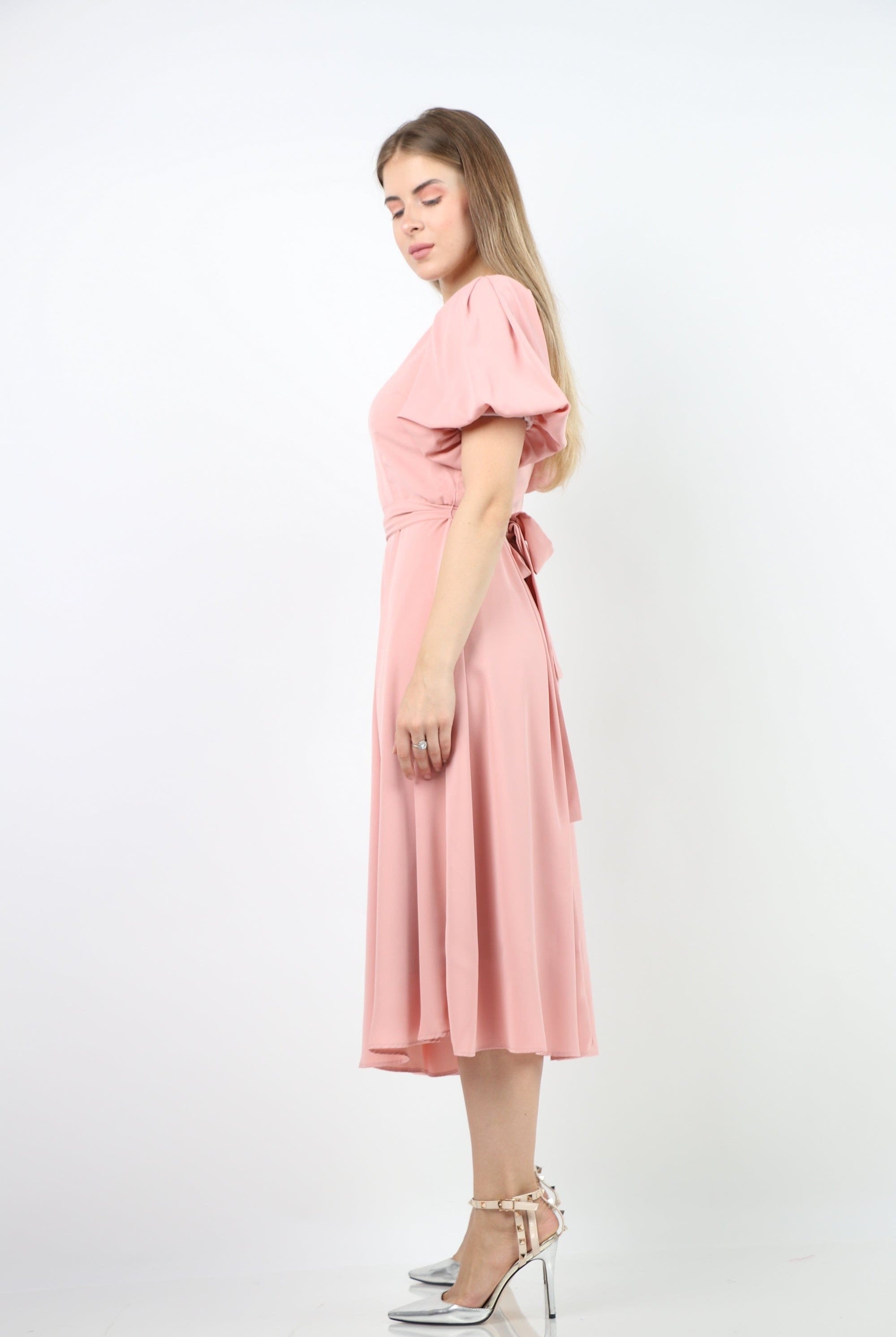 نتشي فستان ميدي كم قصير بف مزين بسوار رقبة