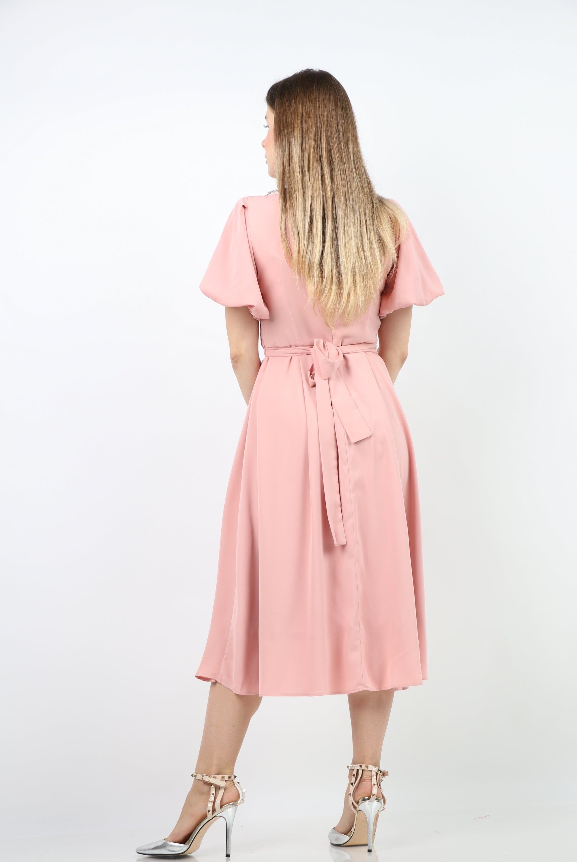 نتشي فستان ميدي كم قصير بف مزين بسوار رقبة