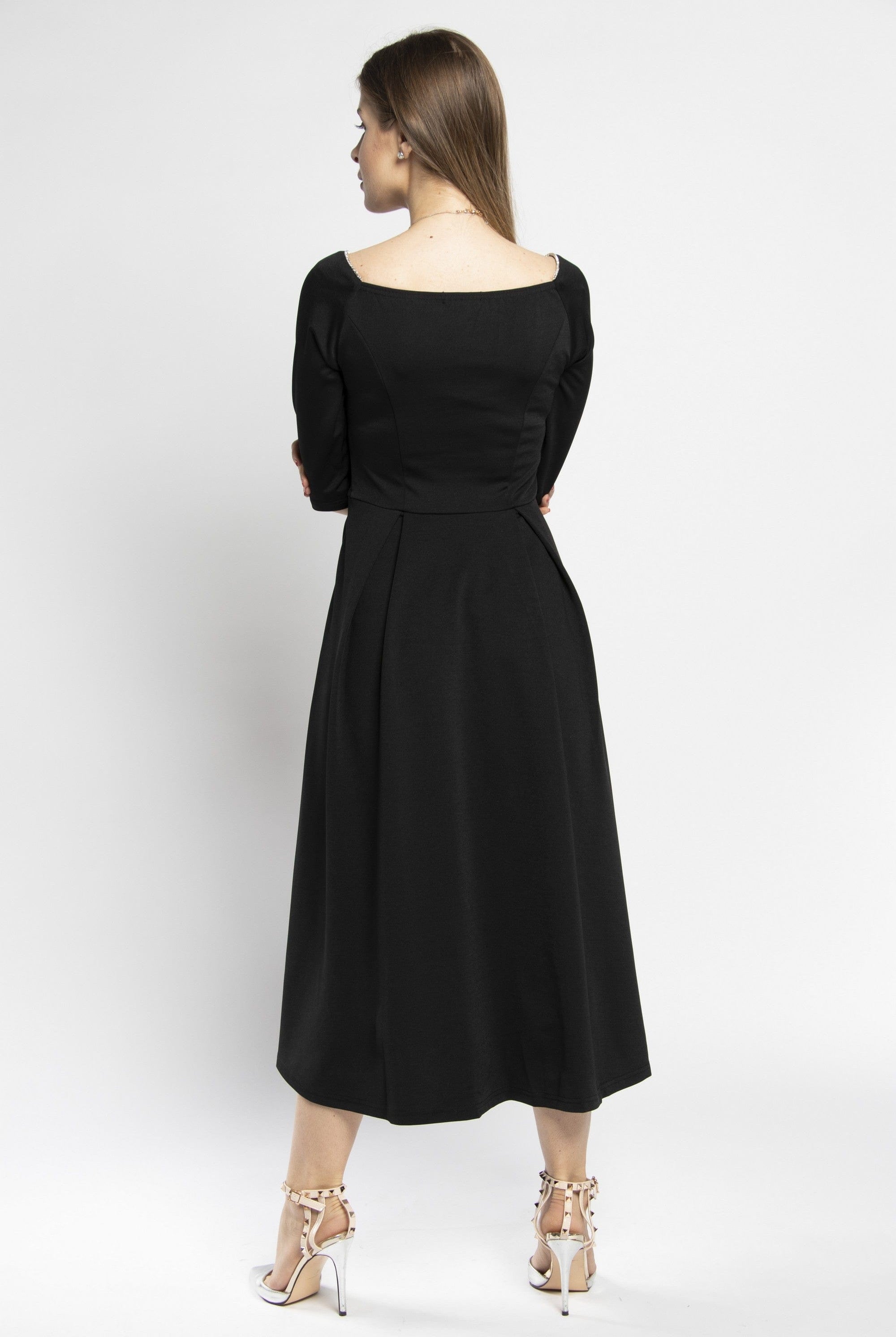 نتشي فستان ميدي رسمي بياقة واسعة كم قصير