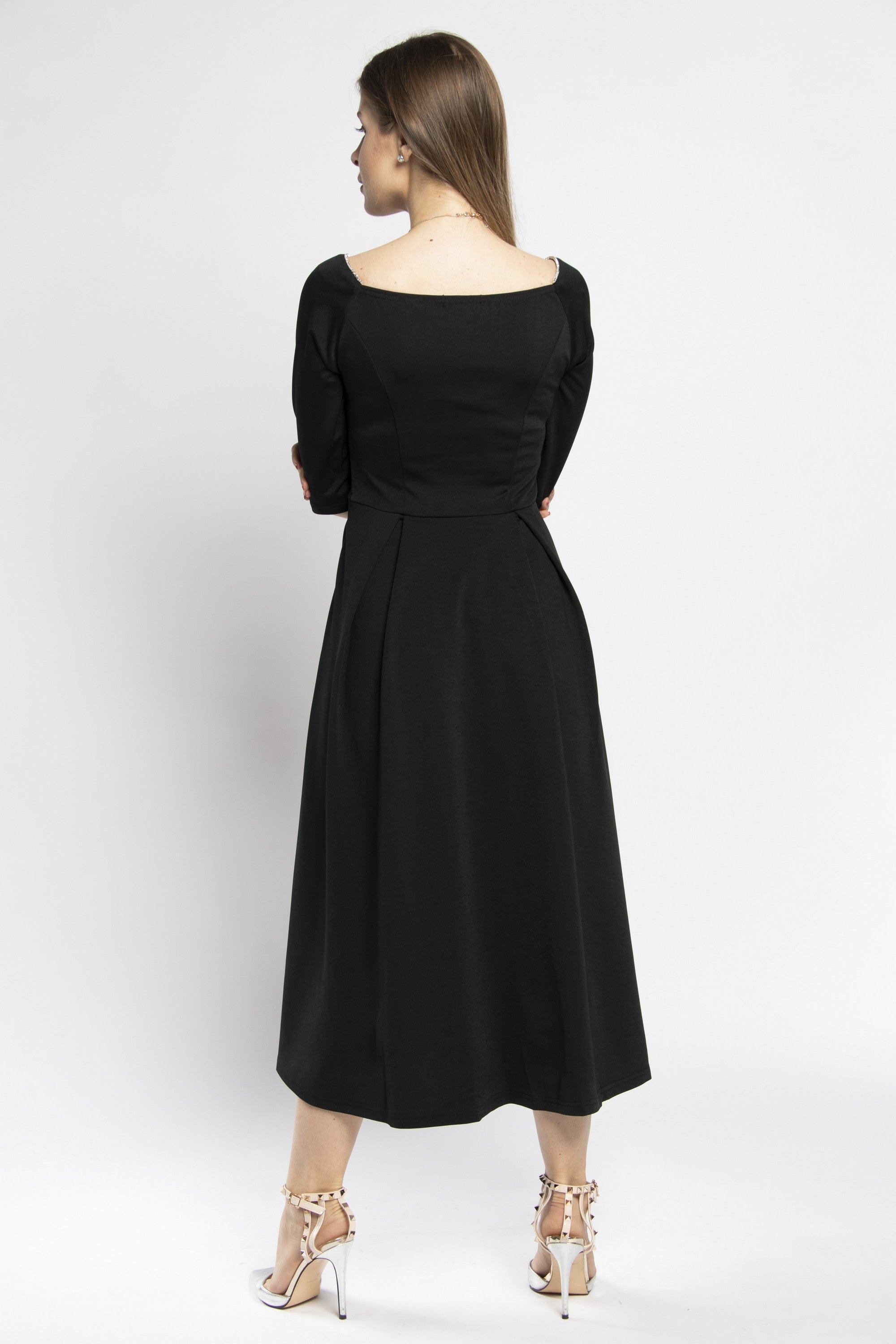 نتشي فستان ميدي رسمي بياقة واسعة كم قصير