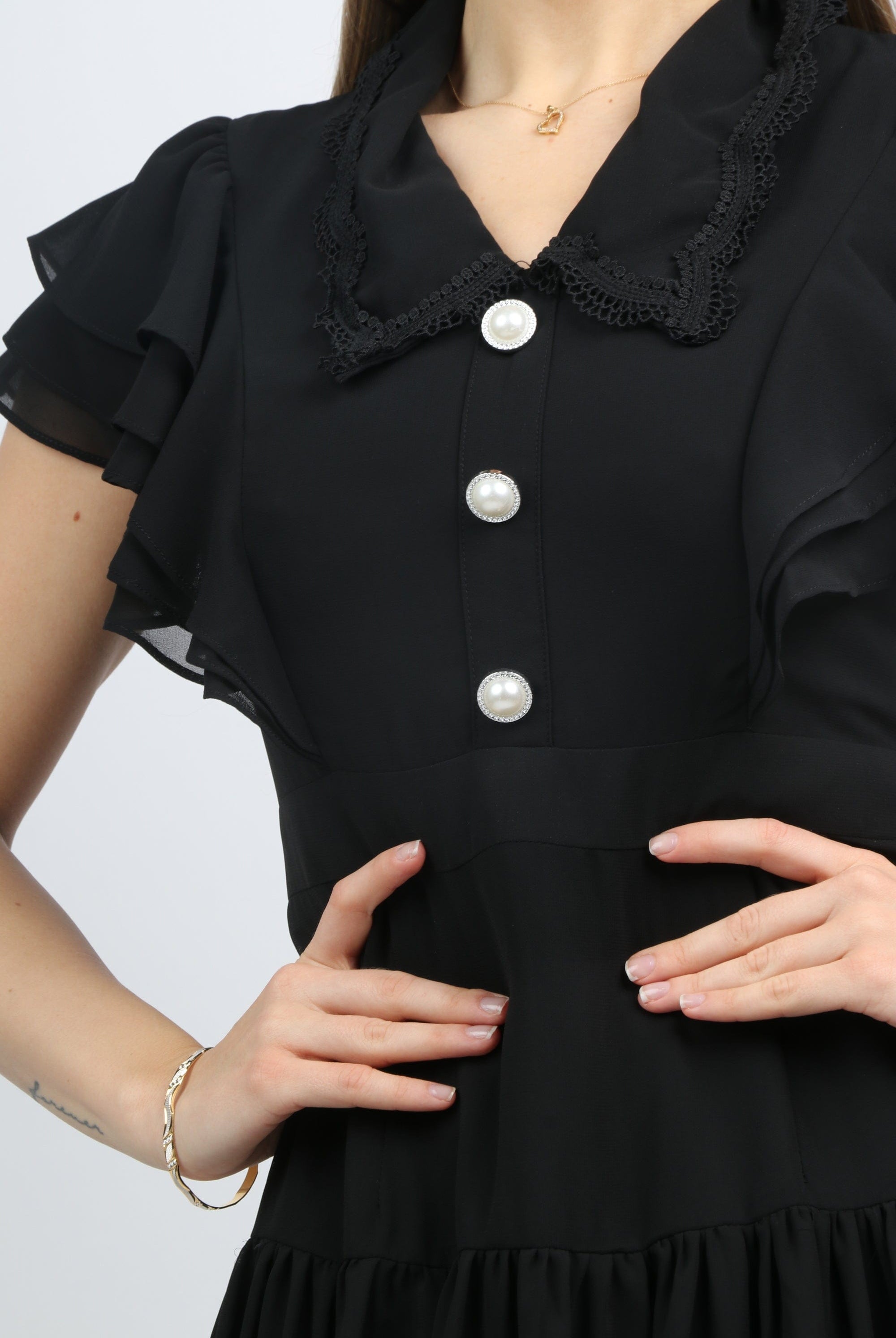 نتشي فستان ميدي بأكمام قصيرة فراشة بأزرار أمامية