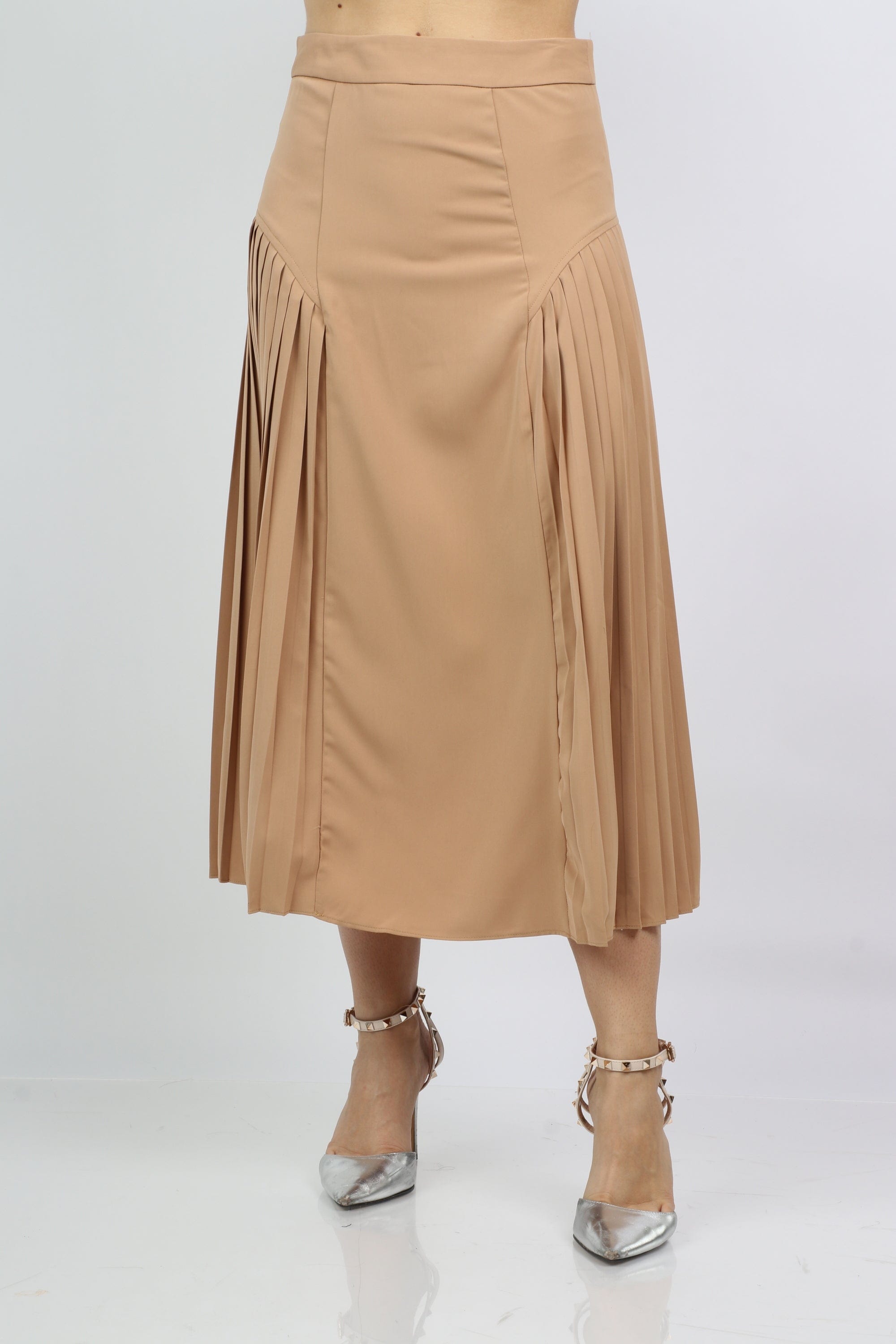 نتشي تنورة ميدي سادة مزين بكسرات من الجانبين