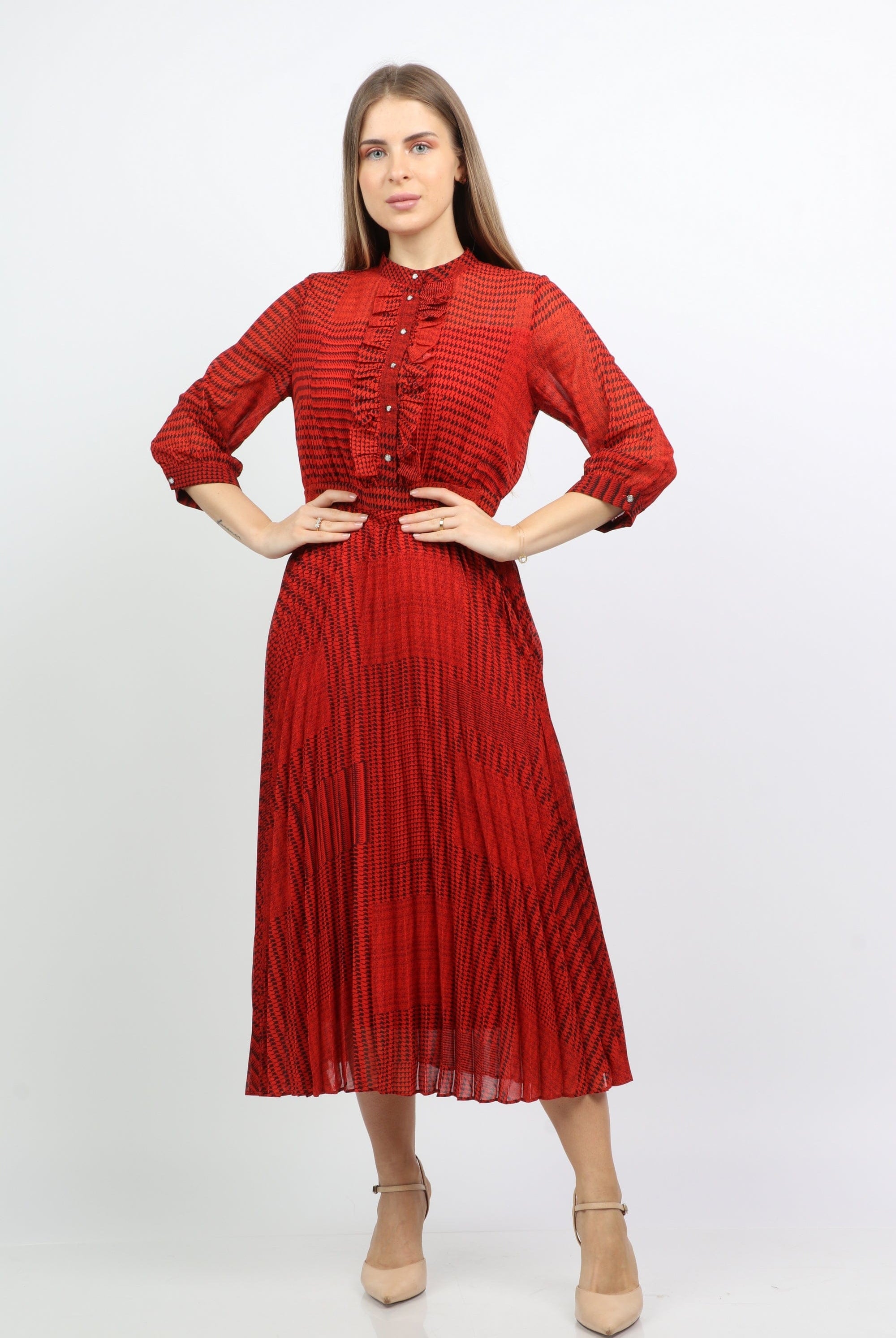 نتشي فستان ميدي كاروهات مزين بكرانيش على الصدر كم قصير