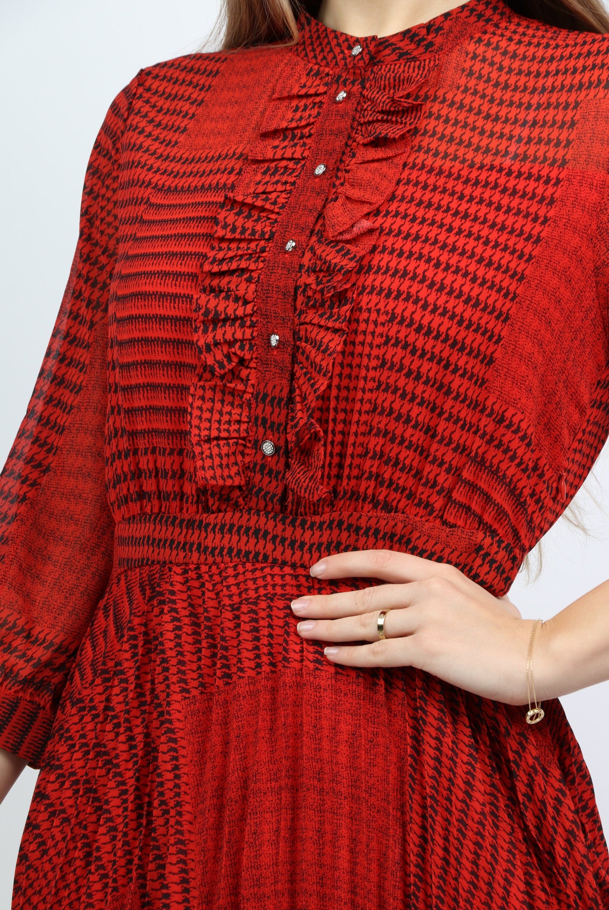 نتشي فستان ميدي كاروهات مزين بكرانيش على الصدر كم قصير