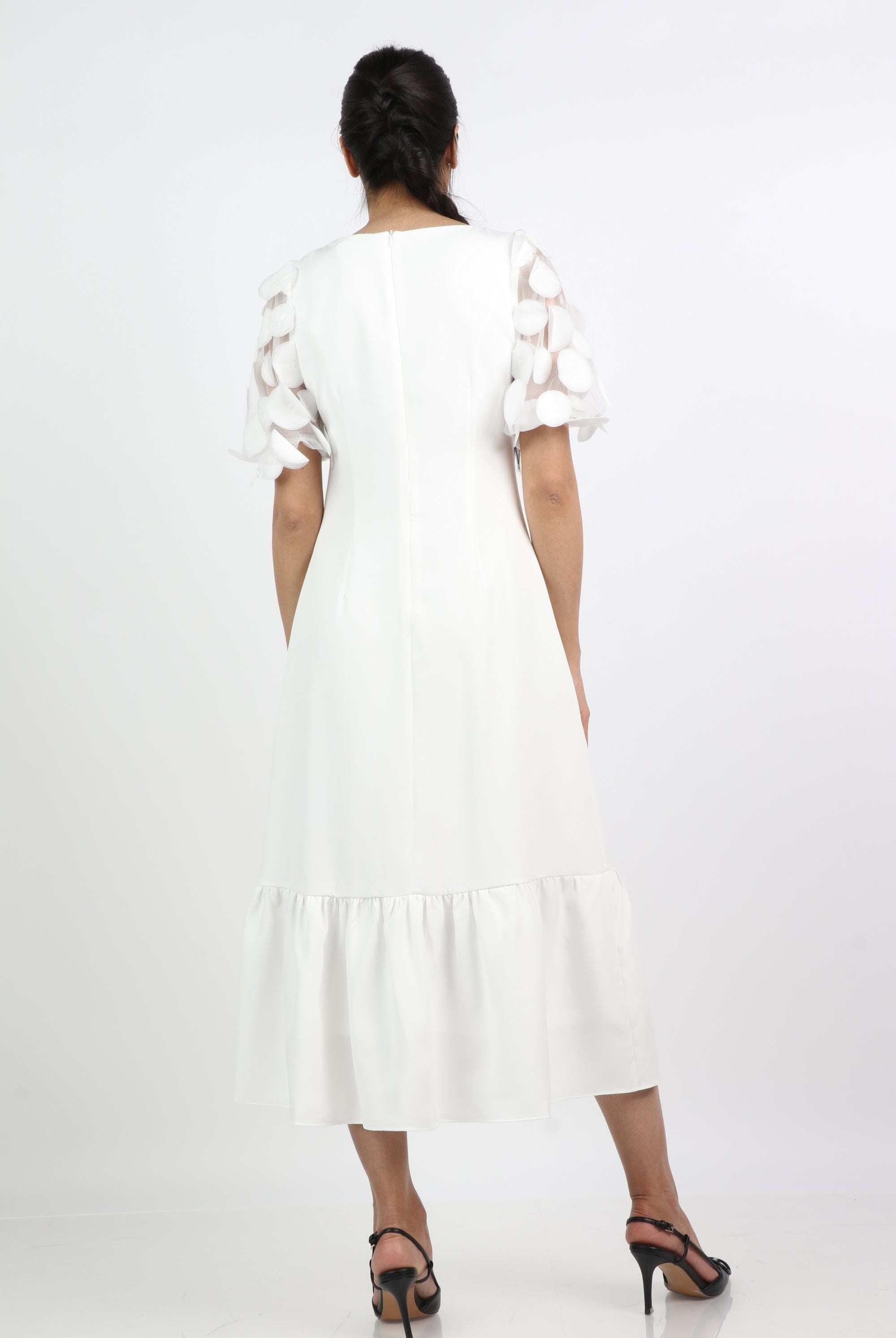 نتشي فستان ميدي مكشكش من الأسفل بكم شيفون قصير