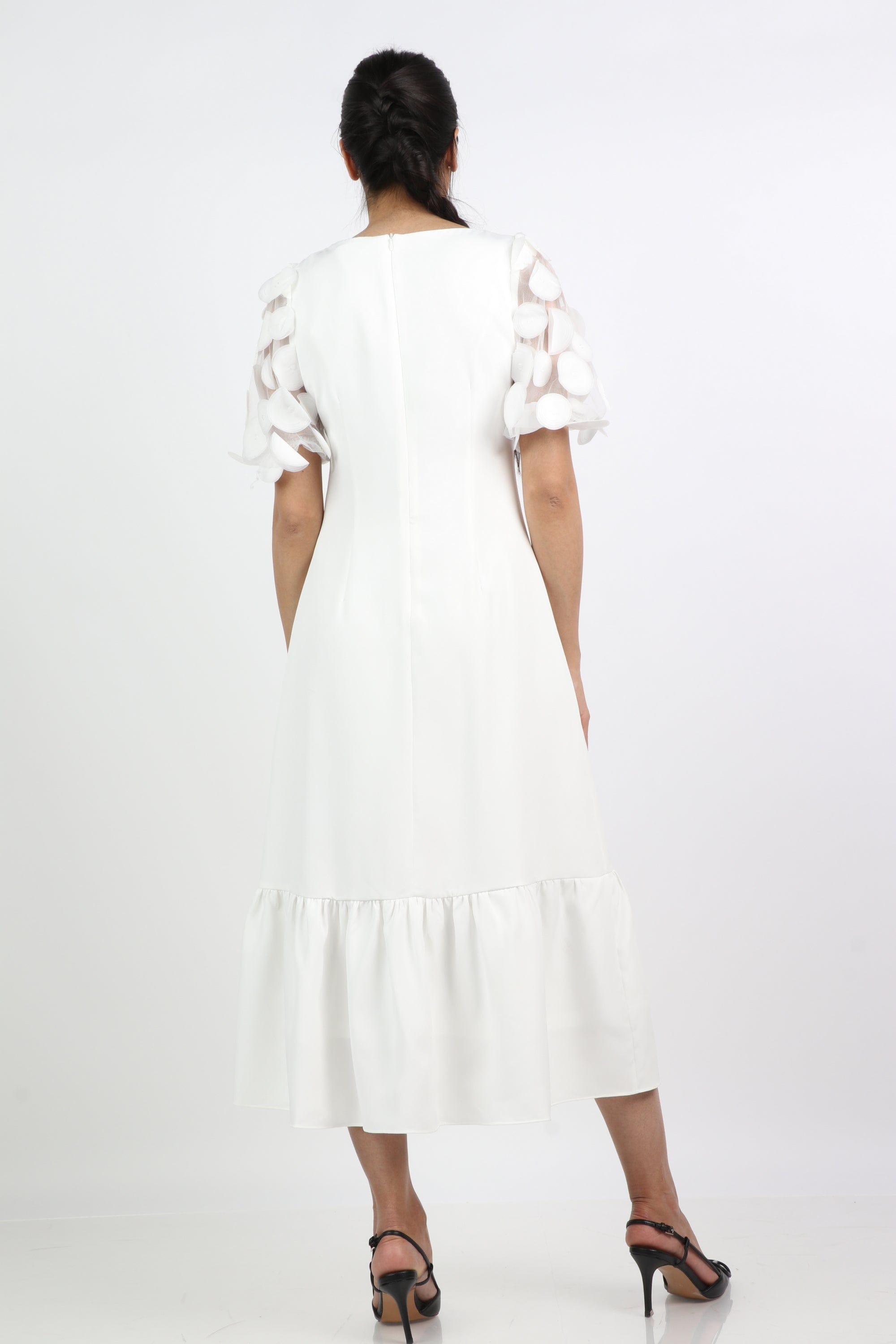 نتشي فستان ميدي مكشكش من الأسفل بكم شيفون قصير