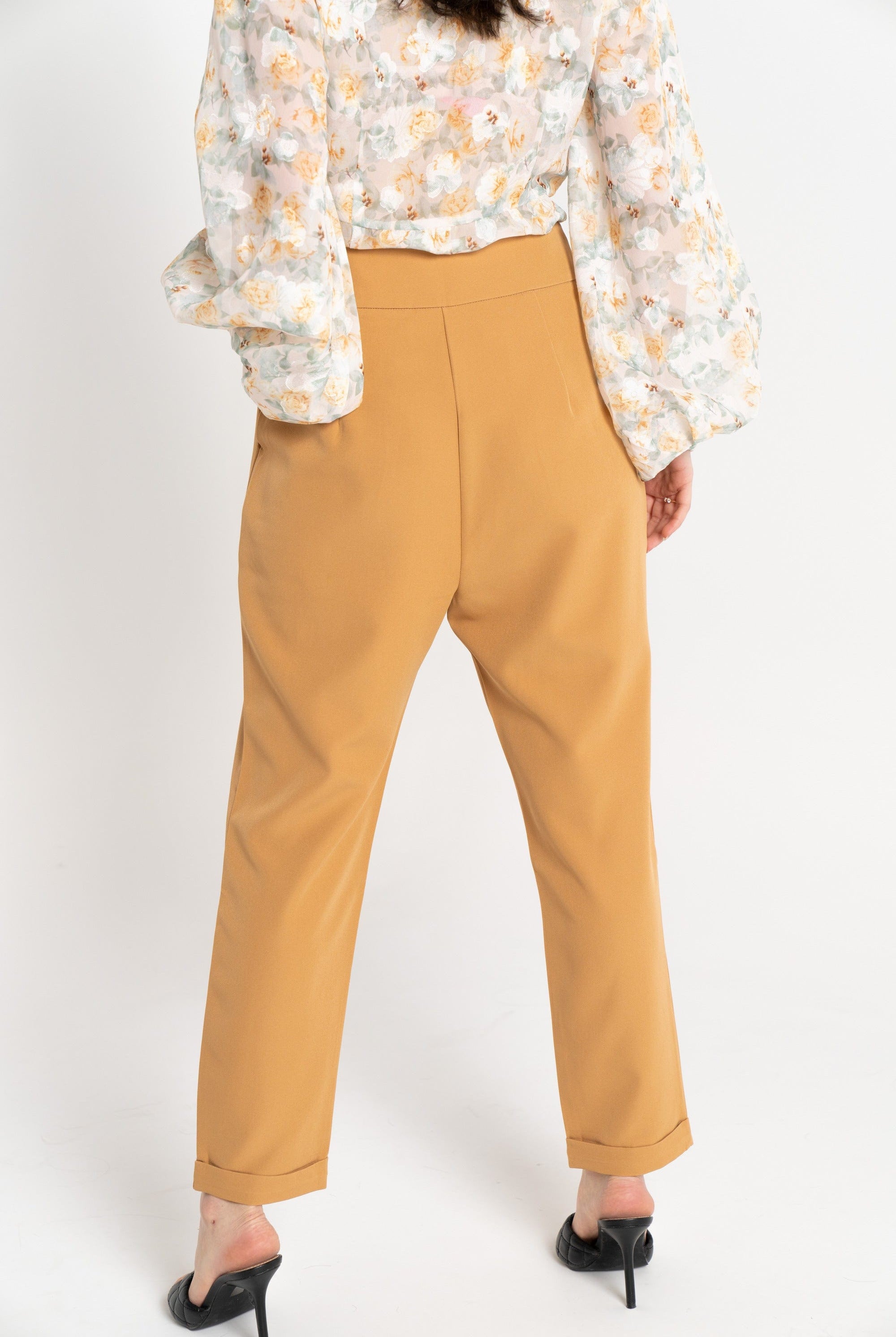 نتشي بنطلون طويل سادة بخصر عالي مزين بأزرار جانبية