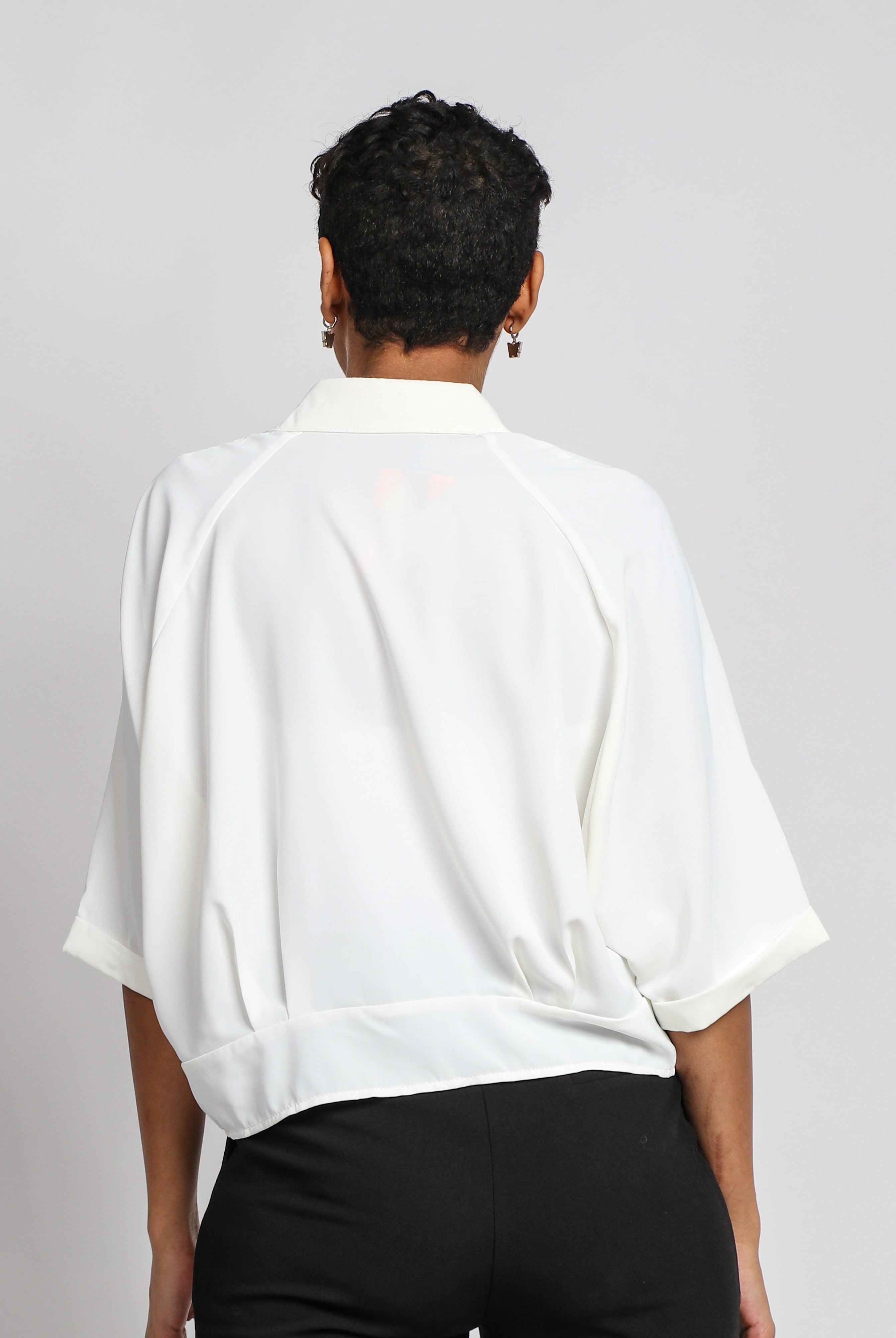 نتشي قميص سادة بياقة وأزرار أمامية كم طويل وربطة على الخصر نسائي