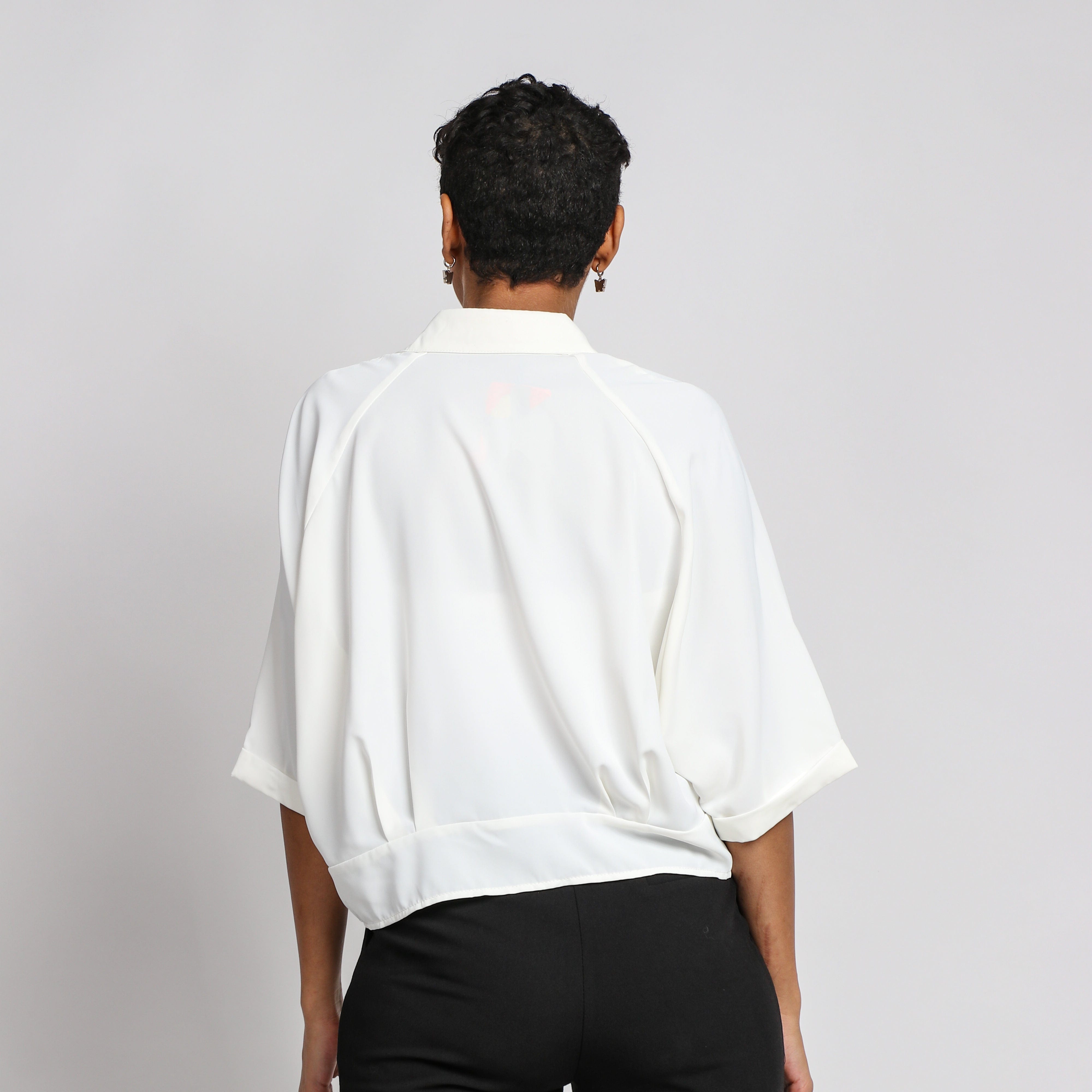 نتشي قميص سادة بياقة وأزرار أمامية كم طويل وربطة على الخصر نسائي