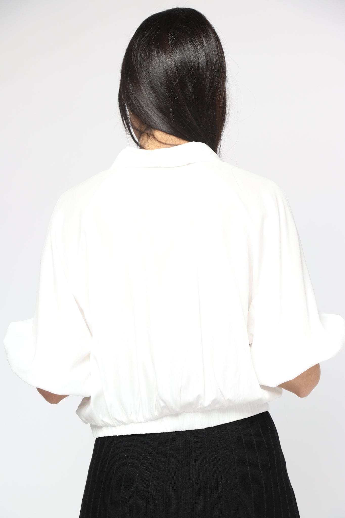 نتشي بلوزة بياقة وأزرار أمامية بحزام خصر مخفي بكم قصير