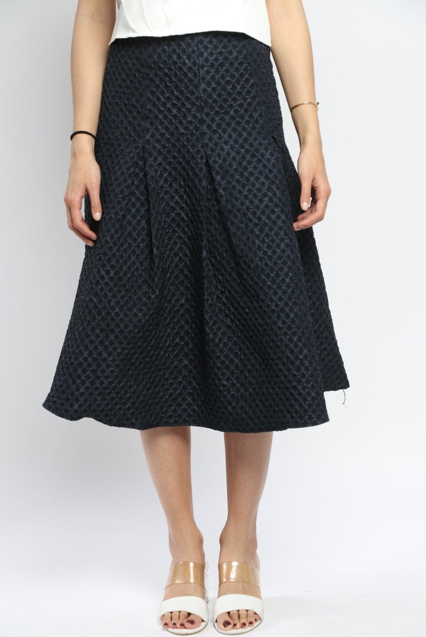 نتشي تنورة ميدي سادة بخصر عالي بكسرات