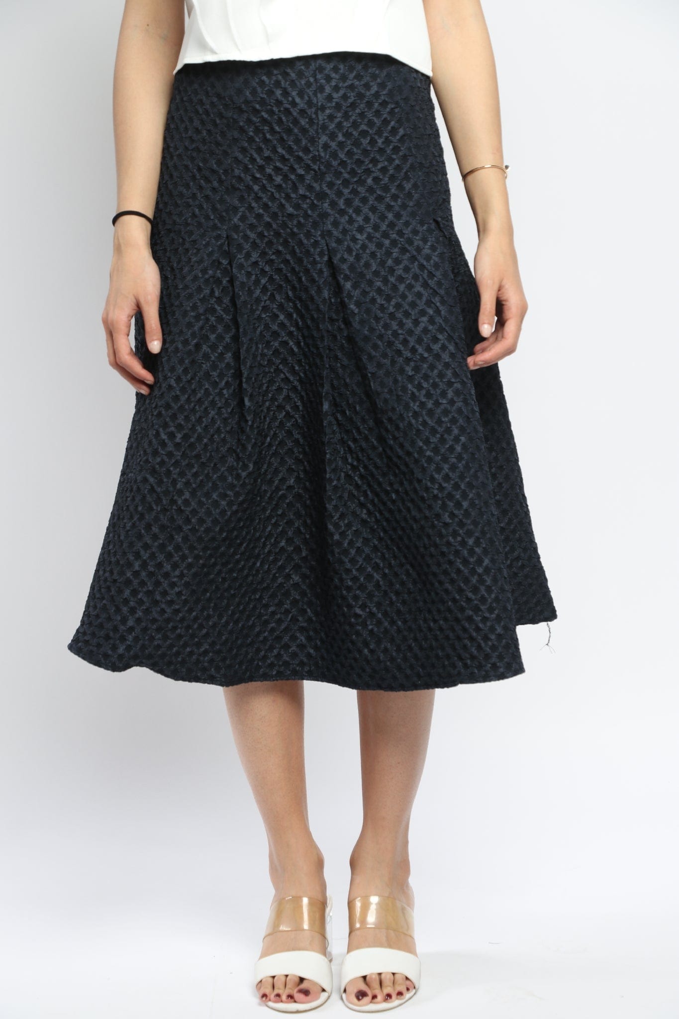 نتشي تنورة ميدي سادة بخصر عالي بكسرات