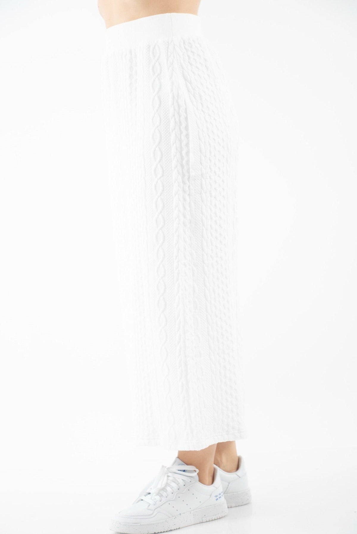 نتشي تنورة ميدي نسيج متماسك مصممة بفتحة من الخلف