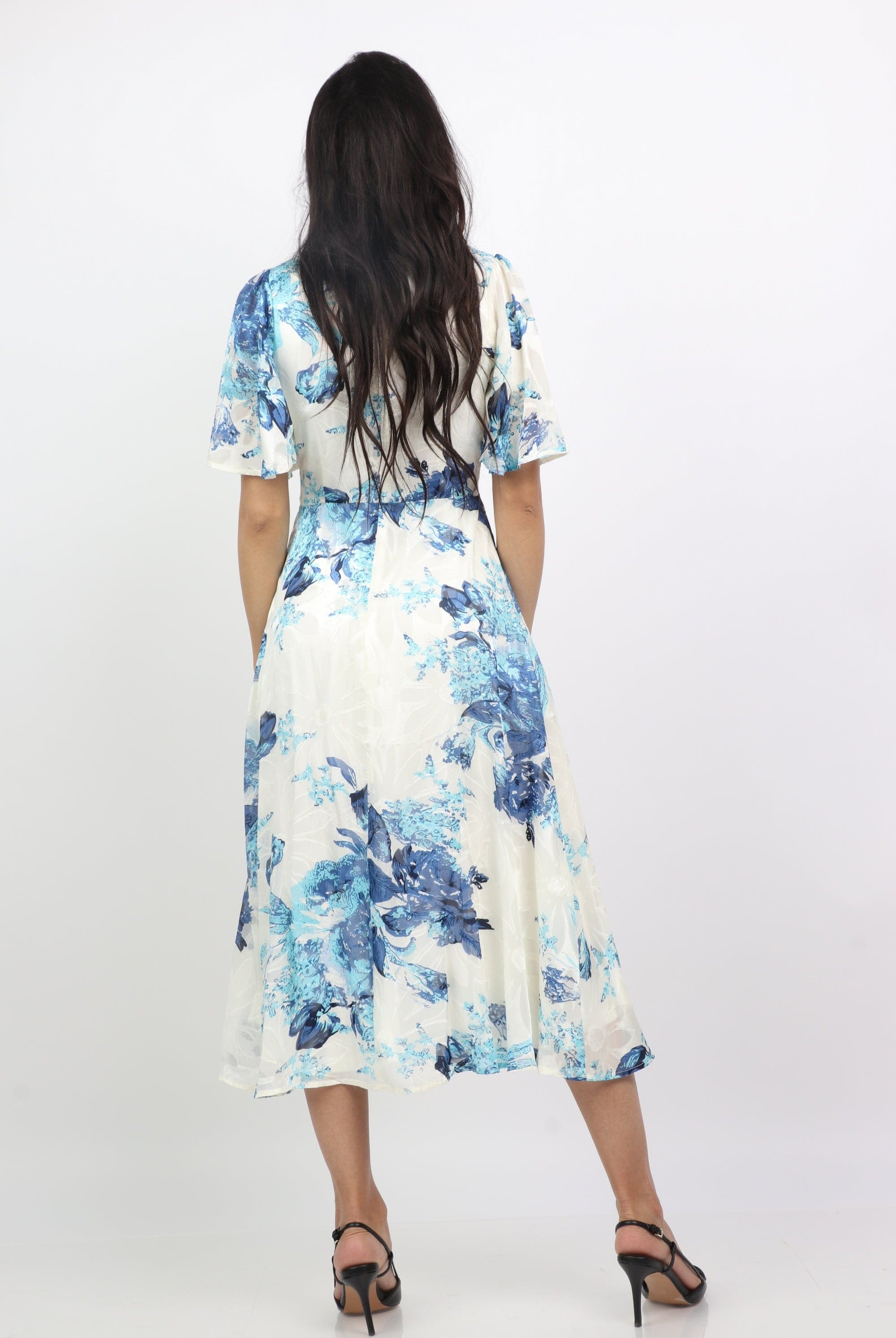 نتشي فستان ميدي مشجر بورود كبيرة كم فراشة قصير