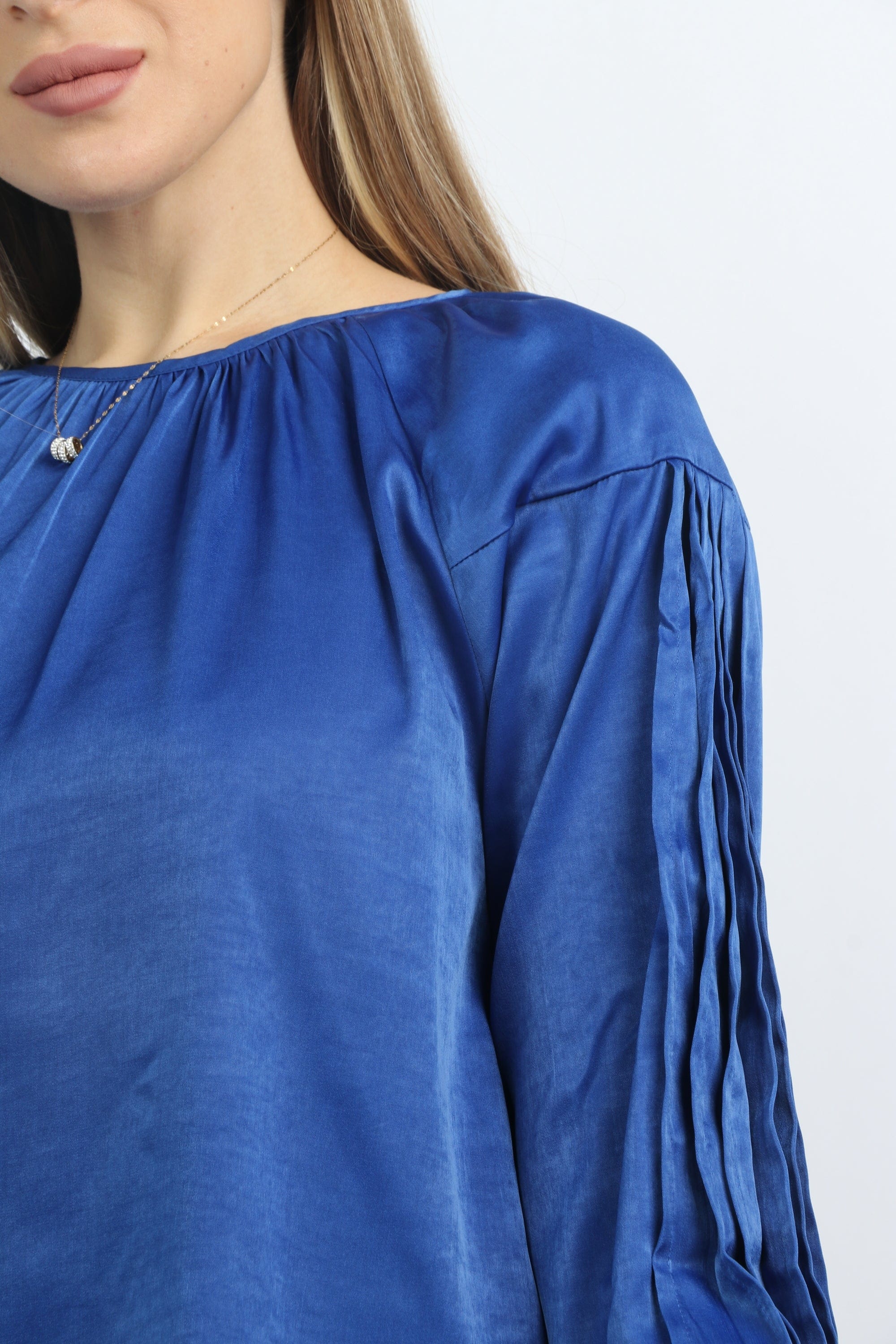 نتشي بلوزة كلاسيك بكم طويل بكشكشة نسائي