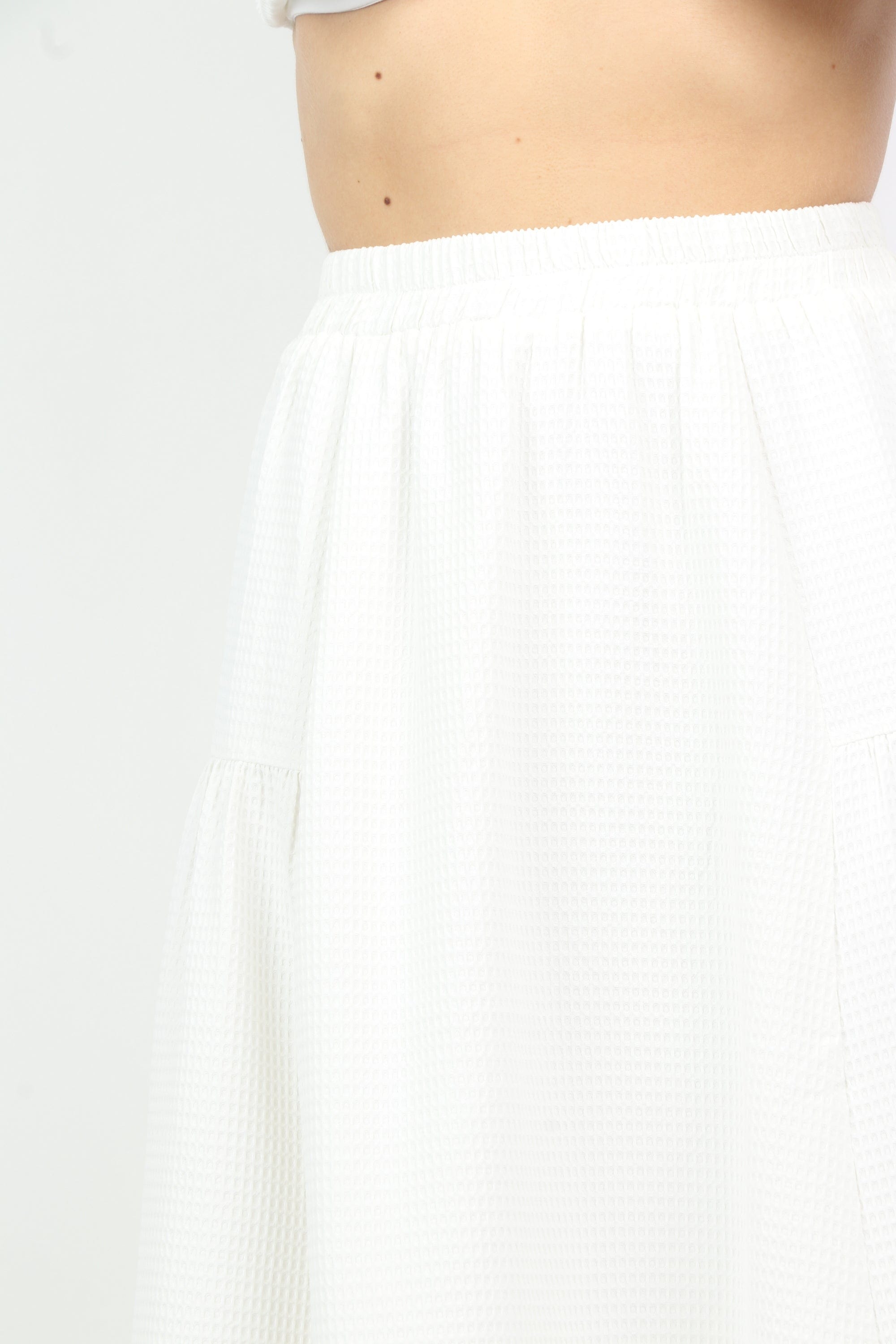 نتشي تنورة ميدي سادة قماش مخرم بخصر مطاط